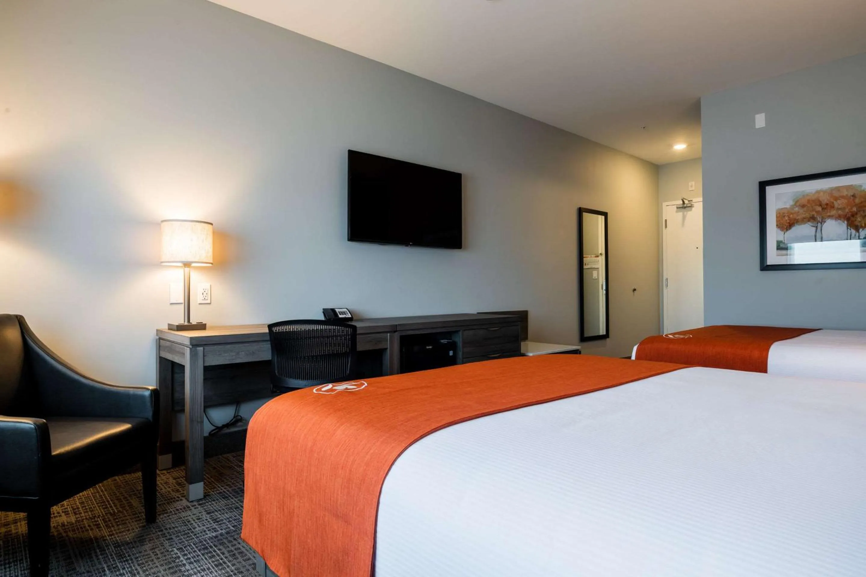 Bedroom, Bed in Amsterdam Inn & Suites, an Ascend Collection Hotel