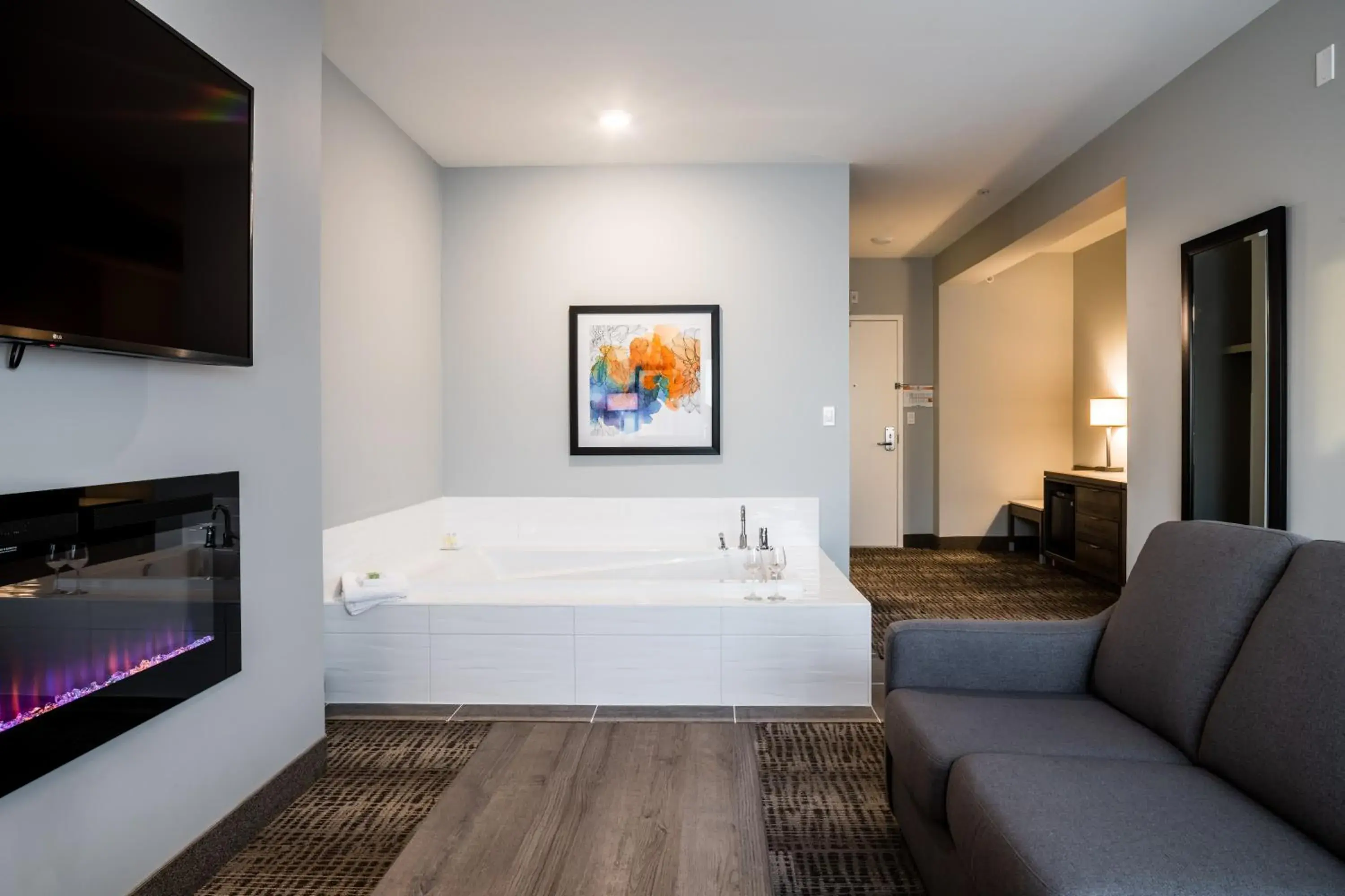 Suite with Spa Bath in Amsterdam Inn & Suites, Ascend Hotel Collection Suite with Spa Bath in Amsterdam Inn & Suites, Ascend Hotel Collection