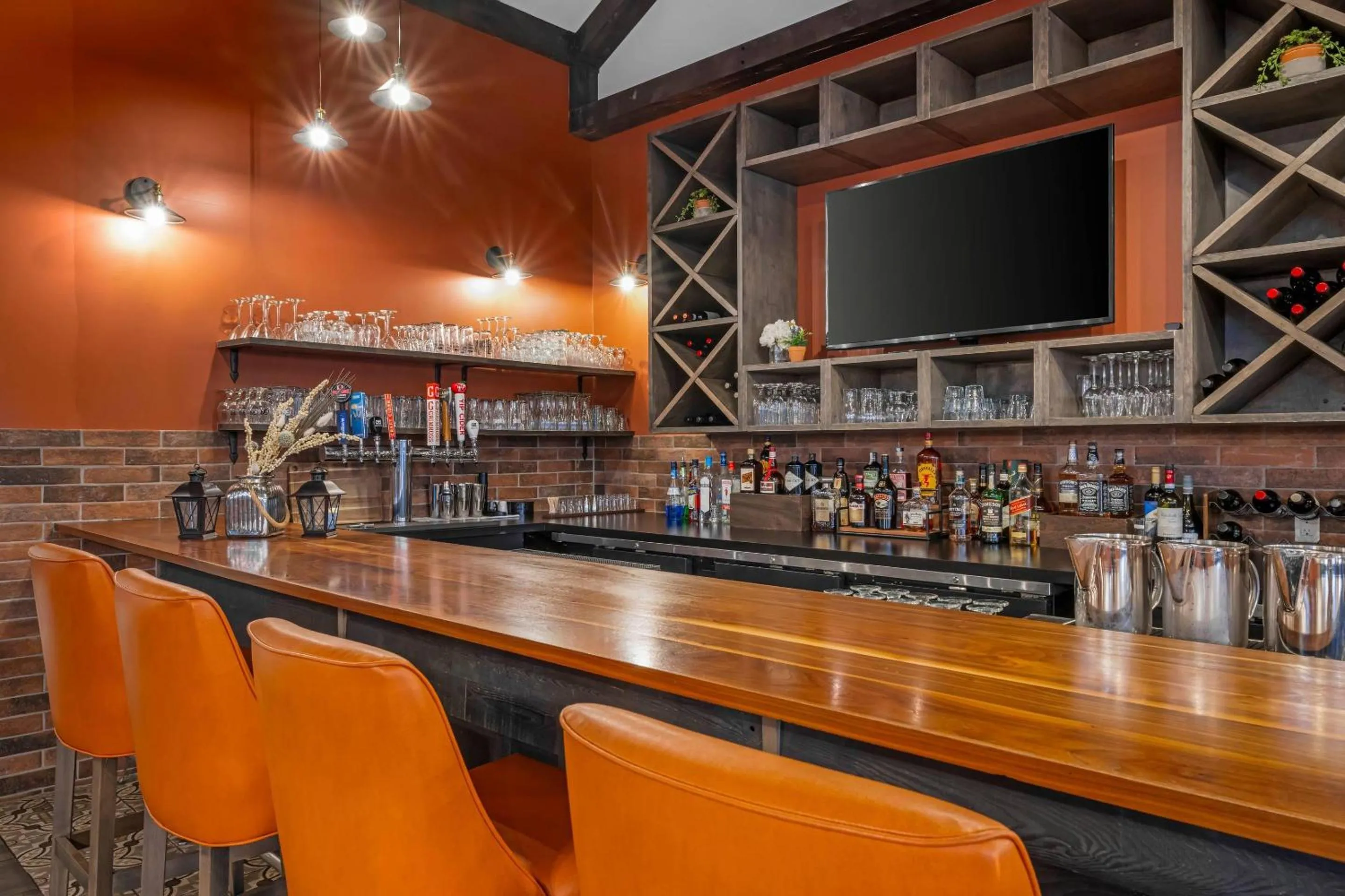 Restaurant/places to eat in Amsterdam Inn & Suites, an Ascend Collection Hotel