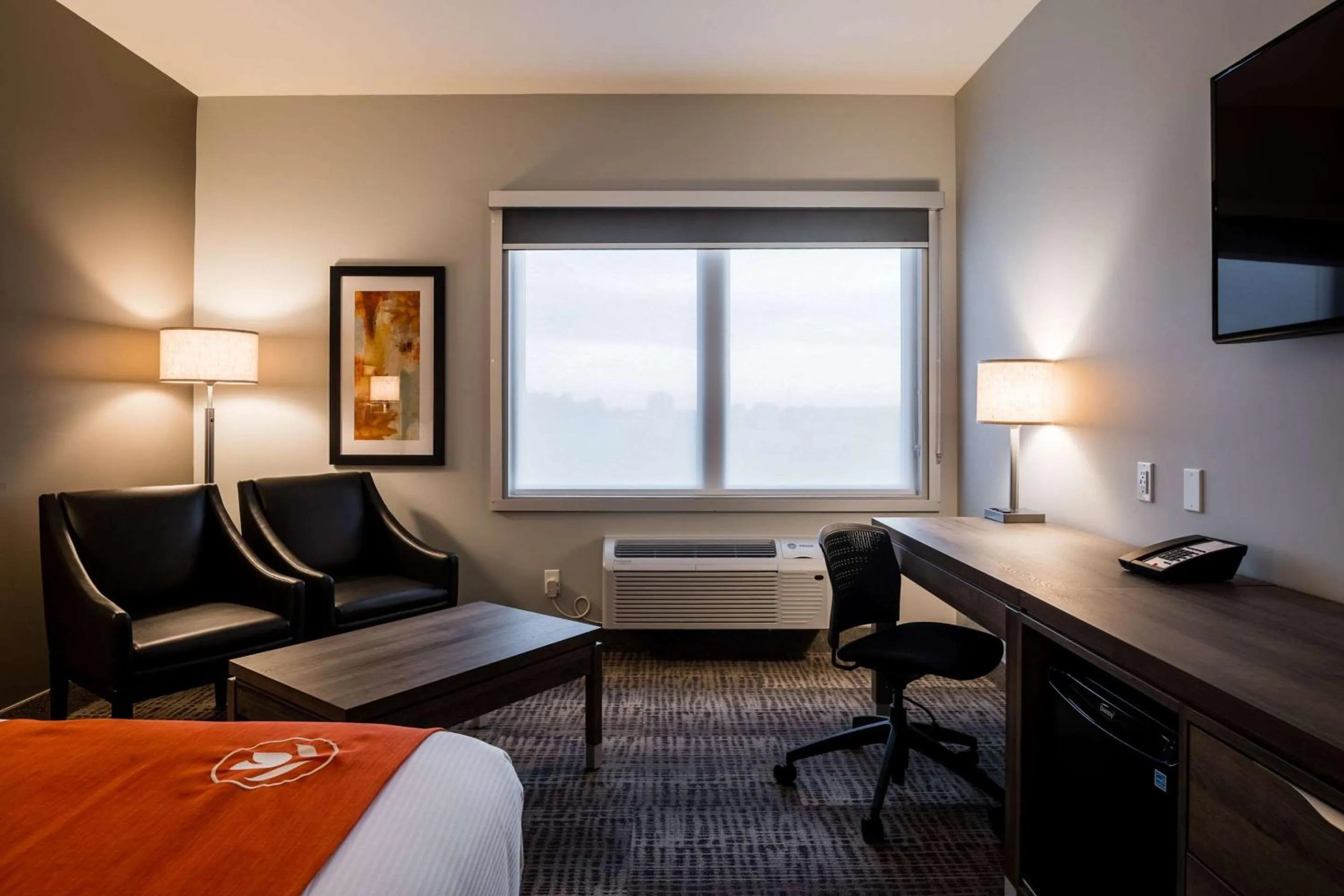 Bedroom, Bed in Amsterdam Inn & Suites, an Ascend Collection Hotel