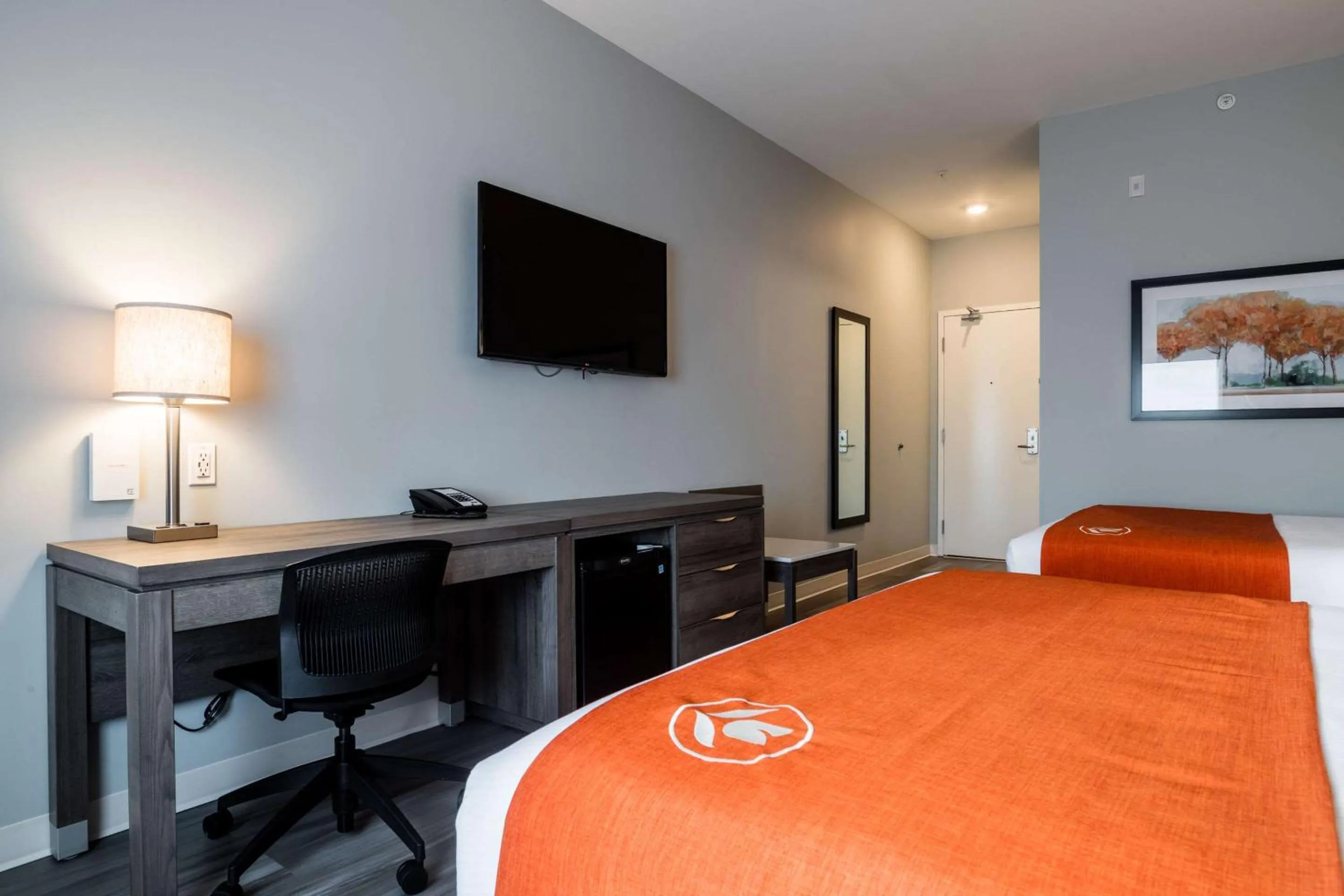 Bedroom, Bed in Amsterdam Inn & Suites, an Ascend Collection Hotel