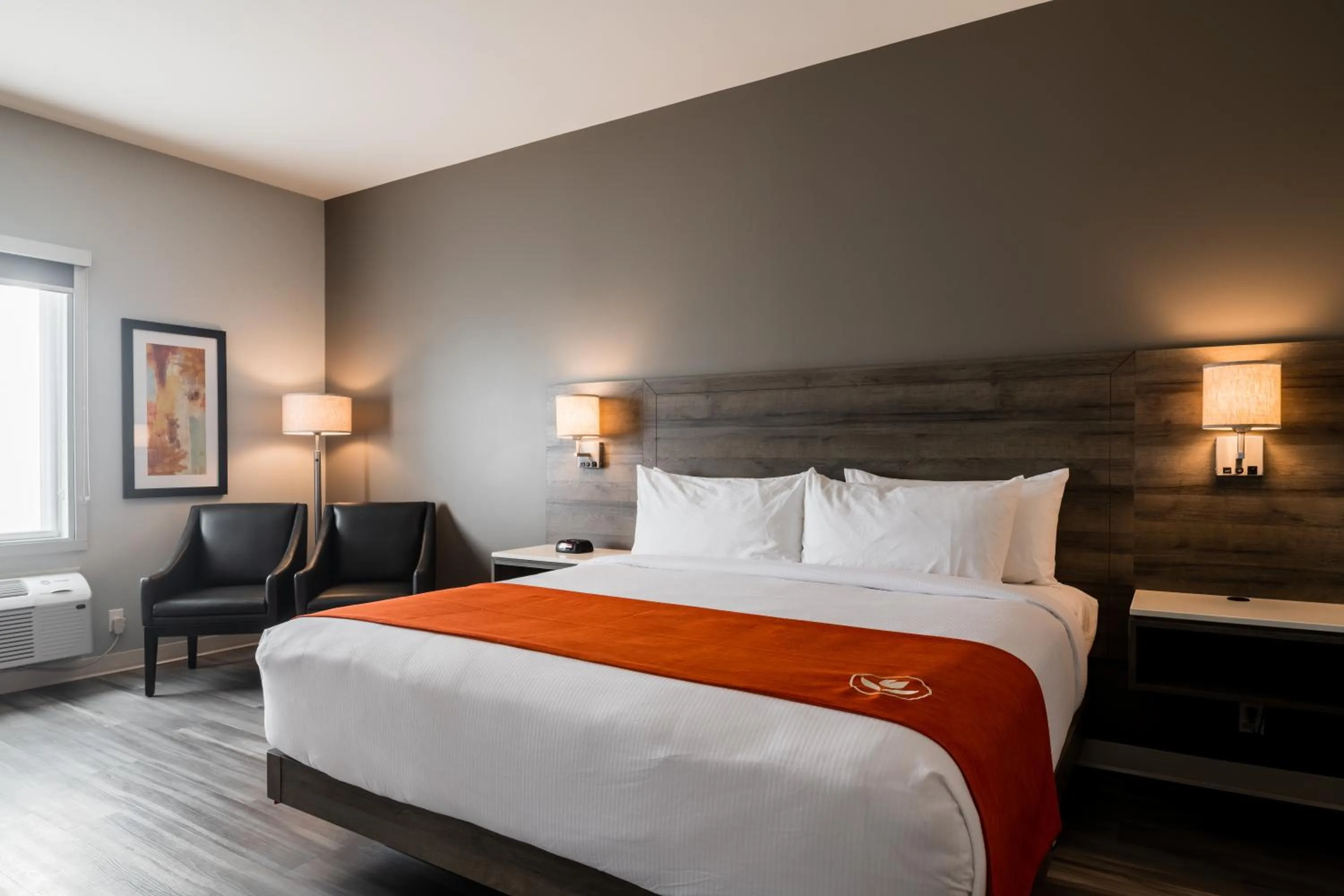 Bedroom, Bed in Amsterdam Inn & Suites, an Ascend Collection Hotel
