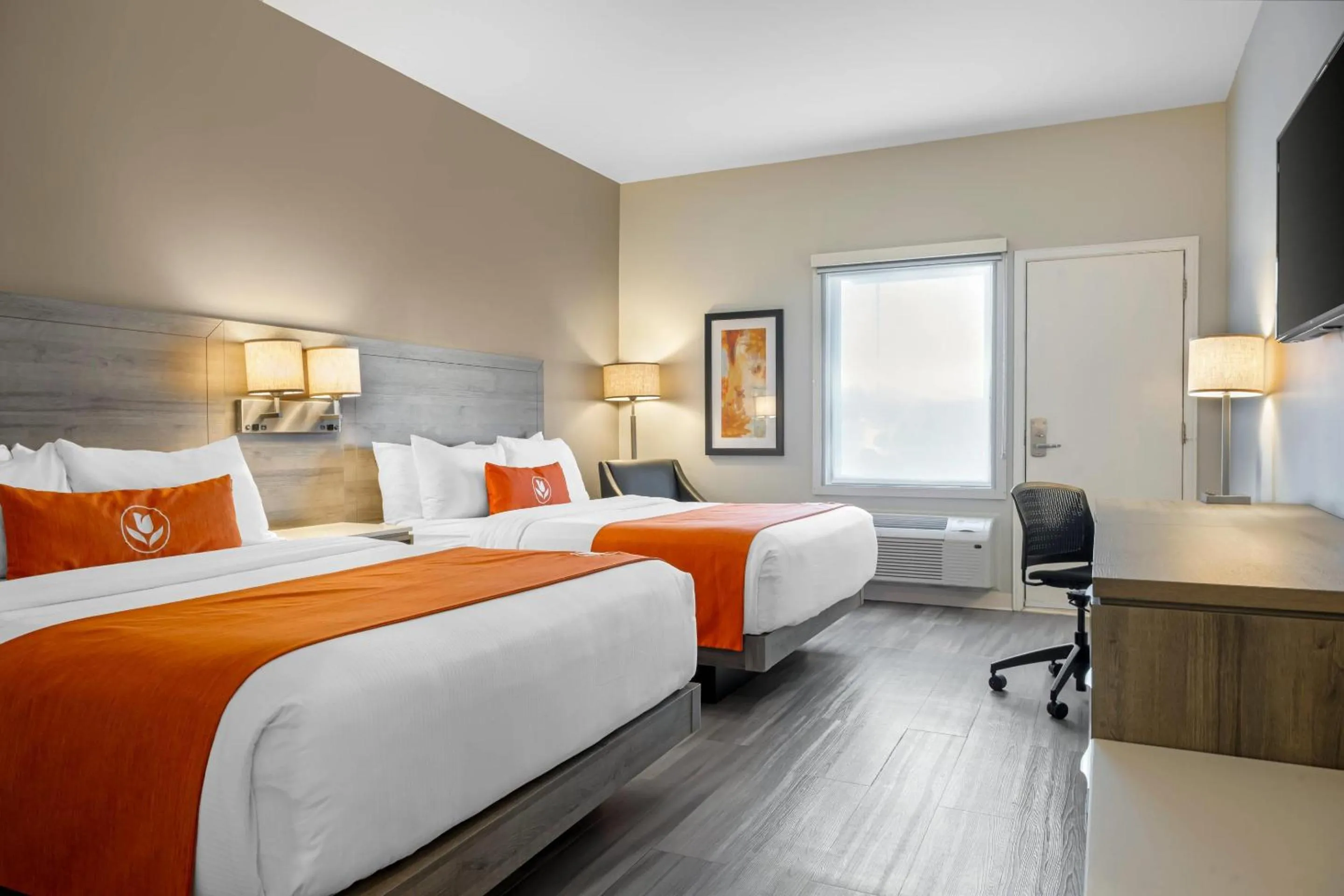 Bedroom, Bed in Amsterdam Inn & Suites, an Ascend Collection Hotel