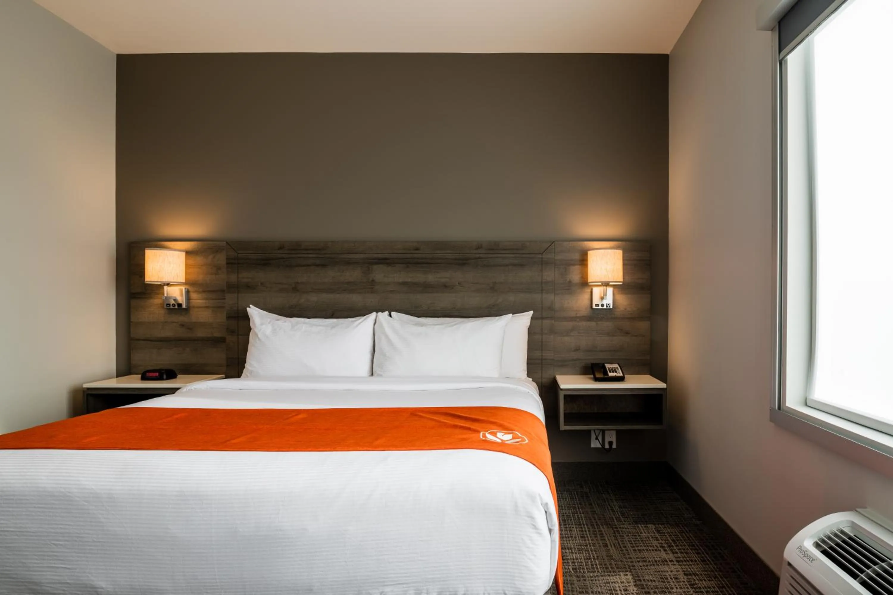 Bedroom, Bed in Amsterdam Inn & Suites, an Ascend Collection Hotel