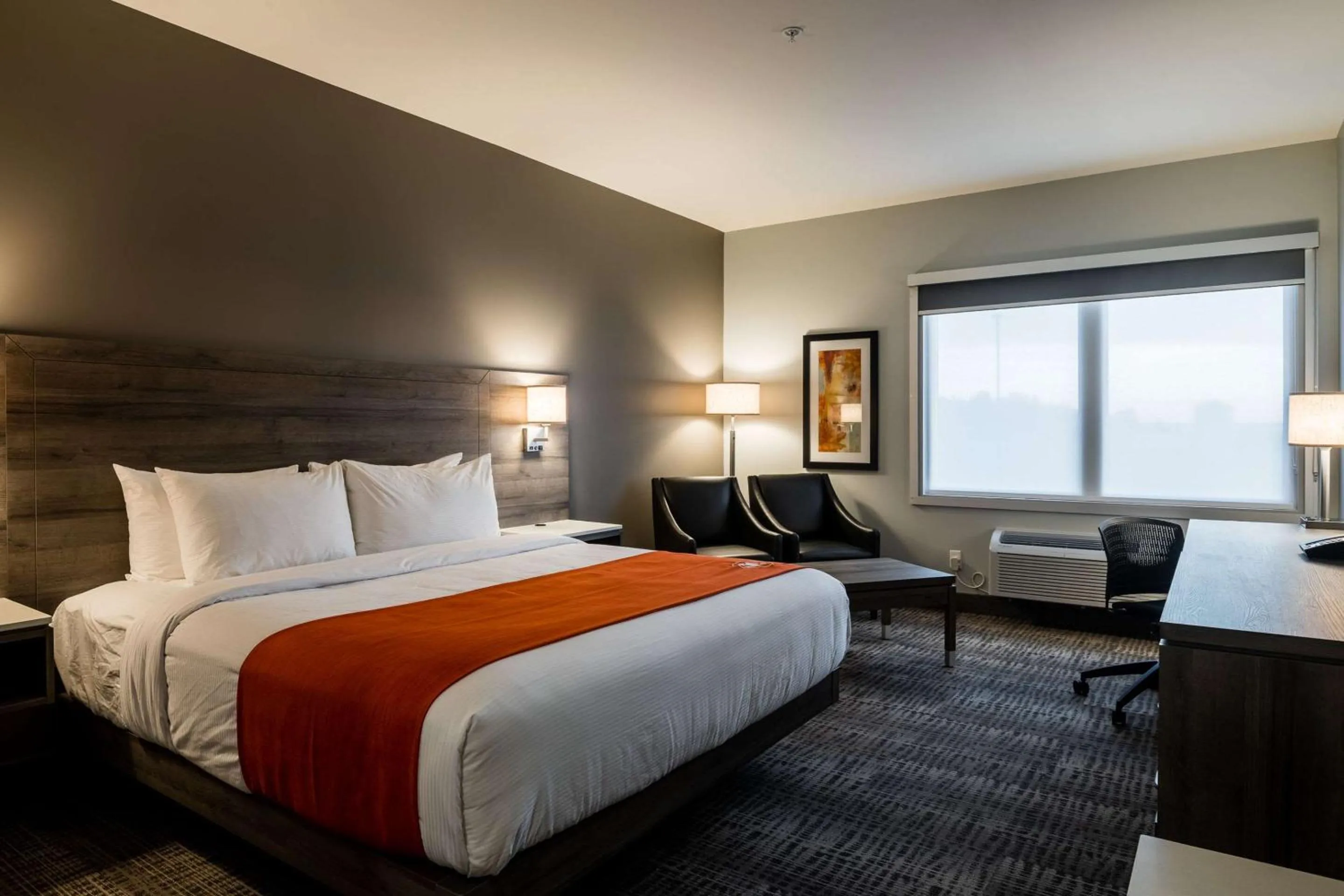 Bedroom, Bed in Amsterdam Inn & Suites, an Ascend Collection Hotel