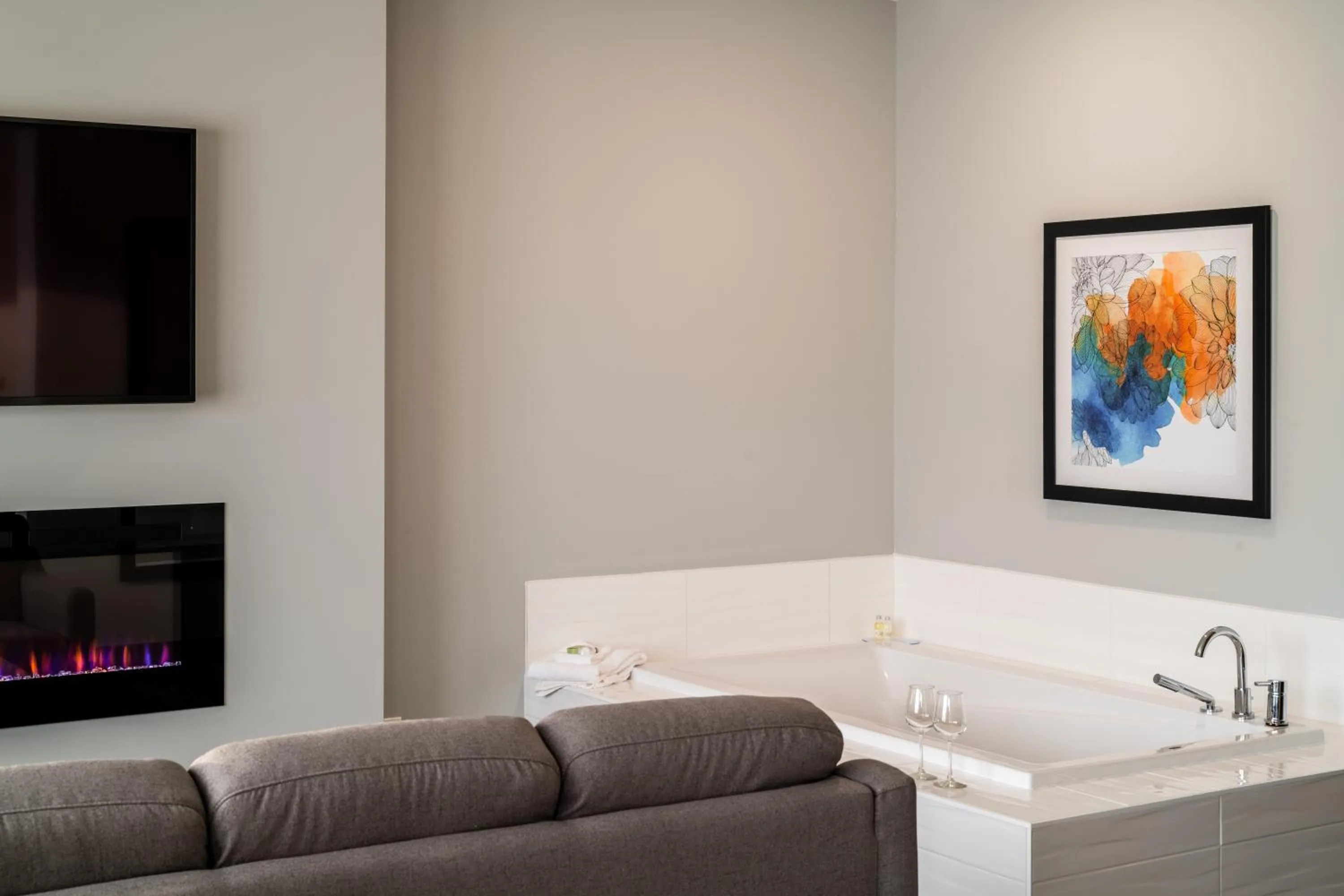 Bath in Amsterdam Inn & Suites, an Ascend Collection Hotel