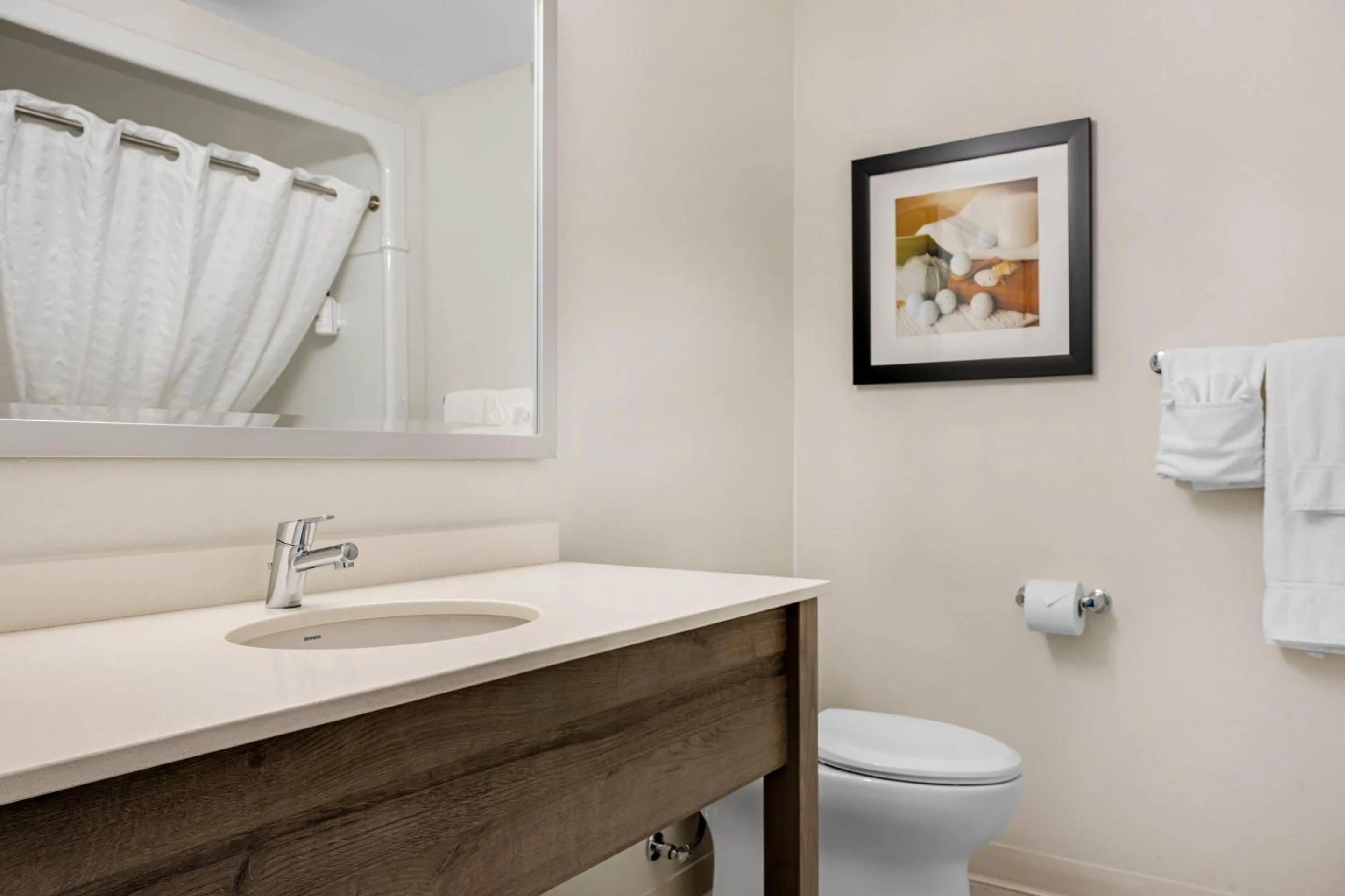 Bedroom in Amsterdam Inn & Suites, an Ascend Collection Hotel