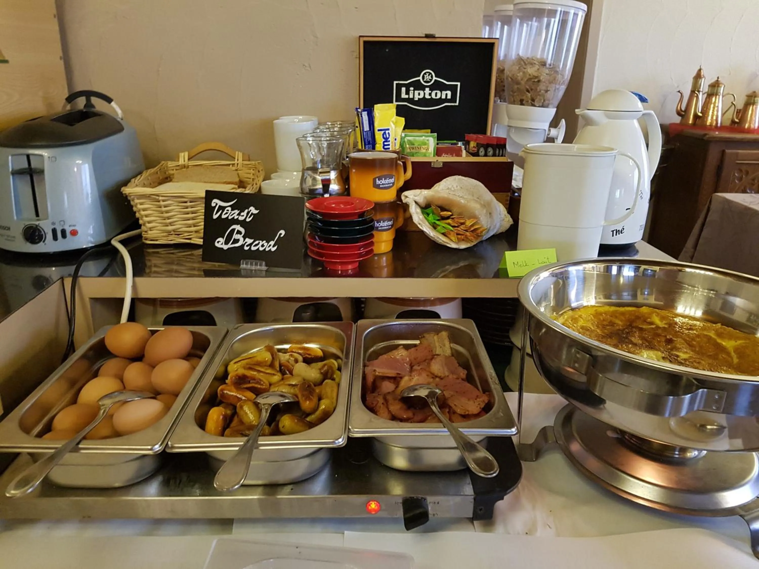 Buffet breakfast in Hostellerie Daiseldaele