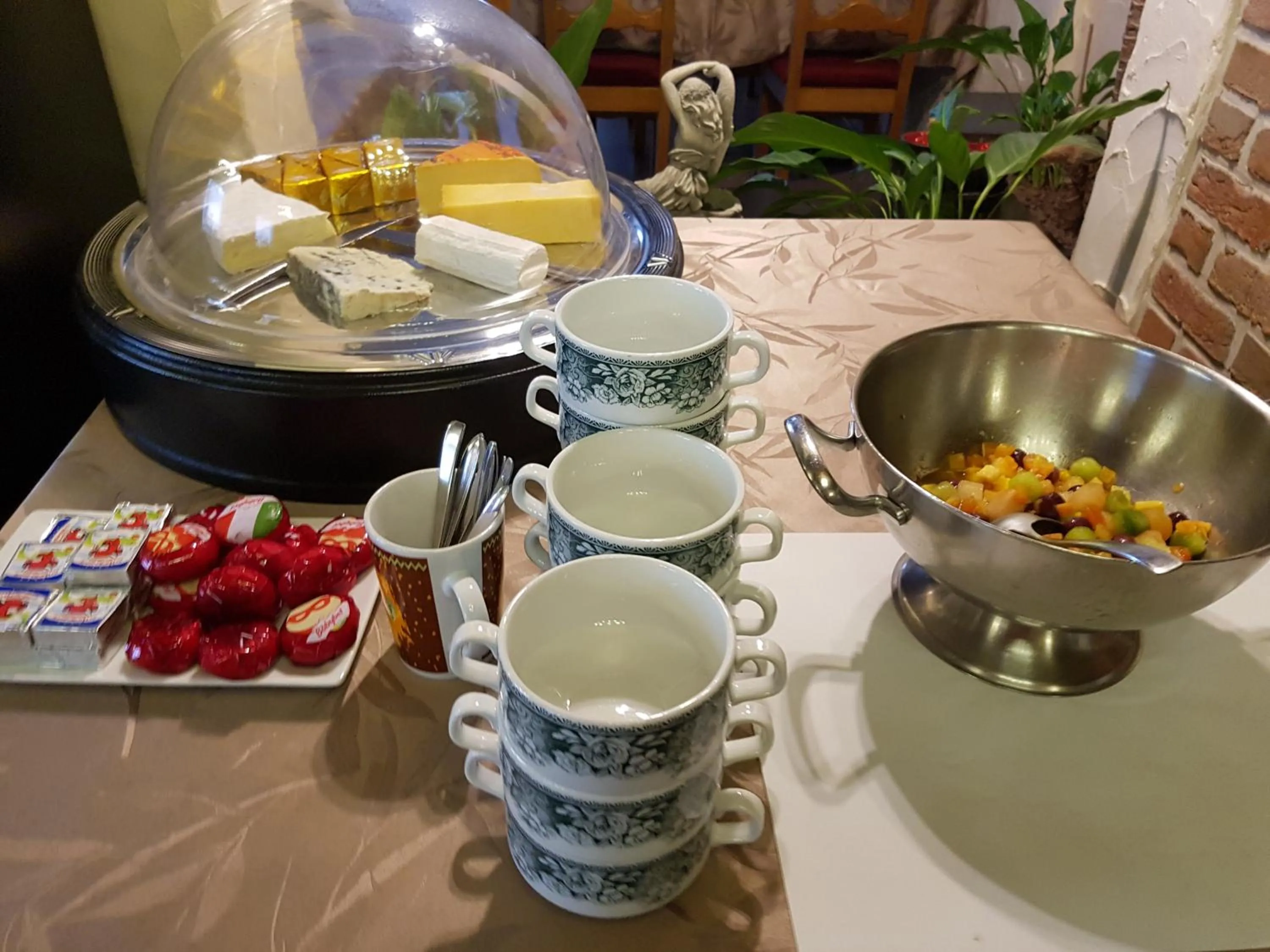 Buffet breakfast in Hostellerie Daiseldaele