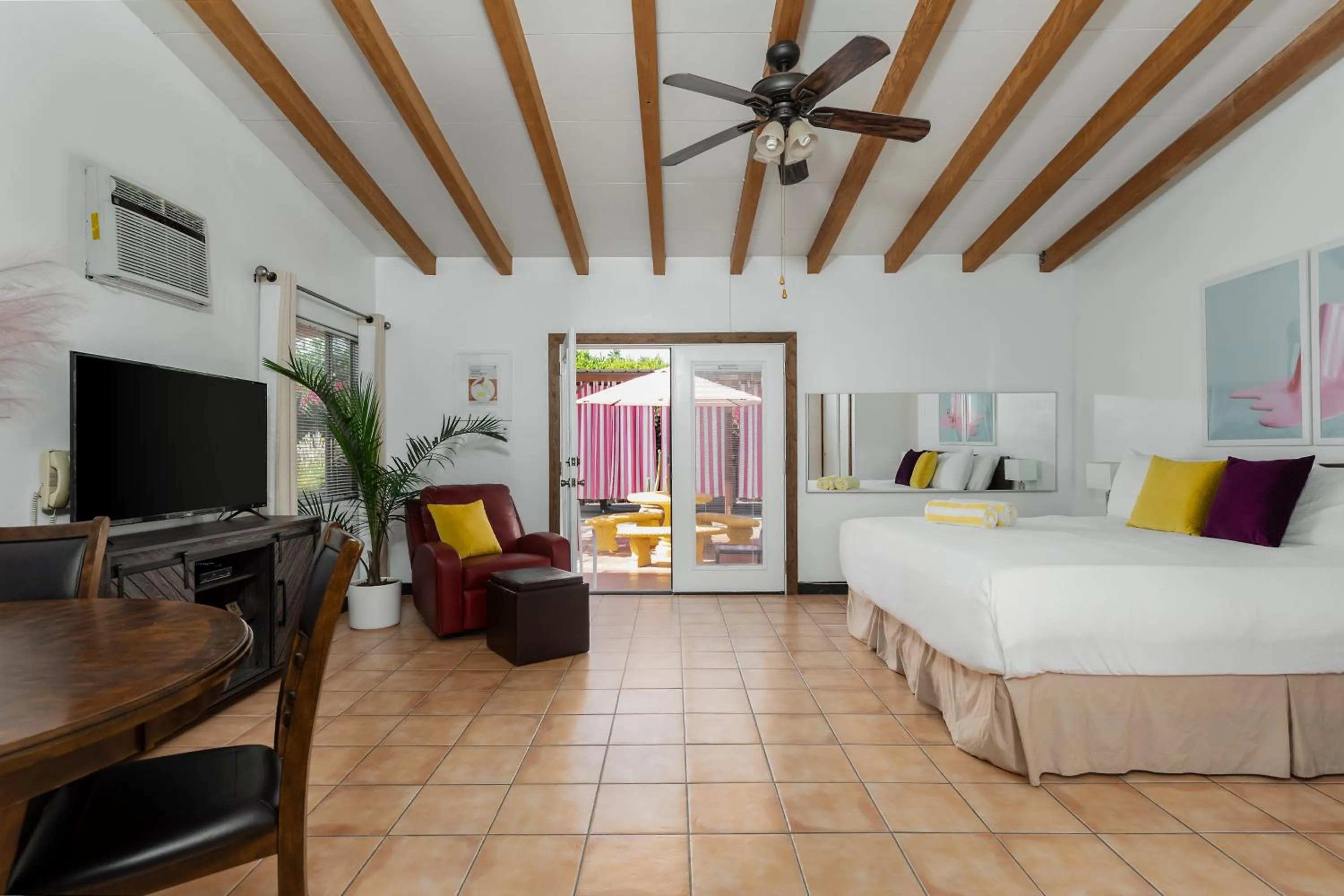 TV and multimedia, Bed in Float Palm Springs - Adults Only