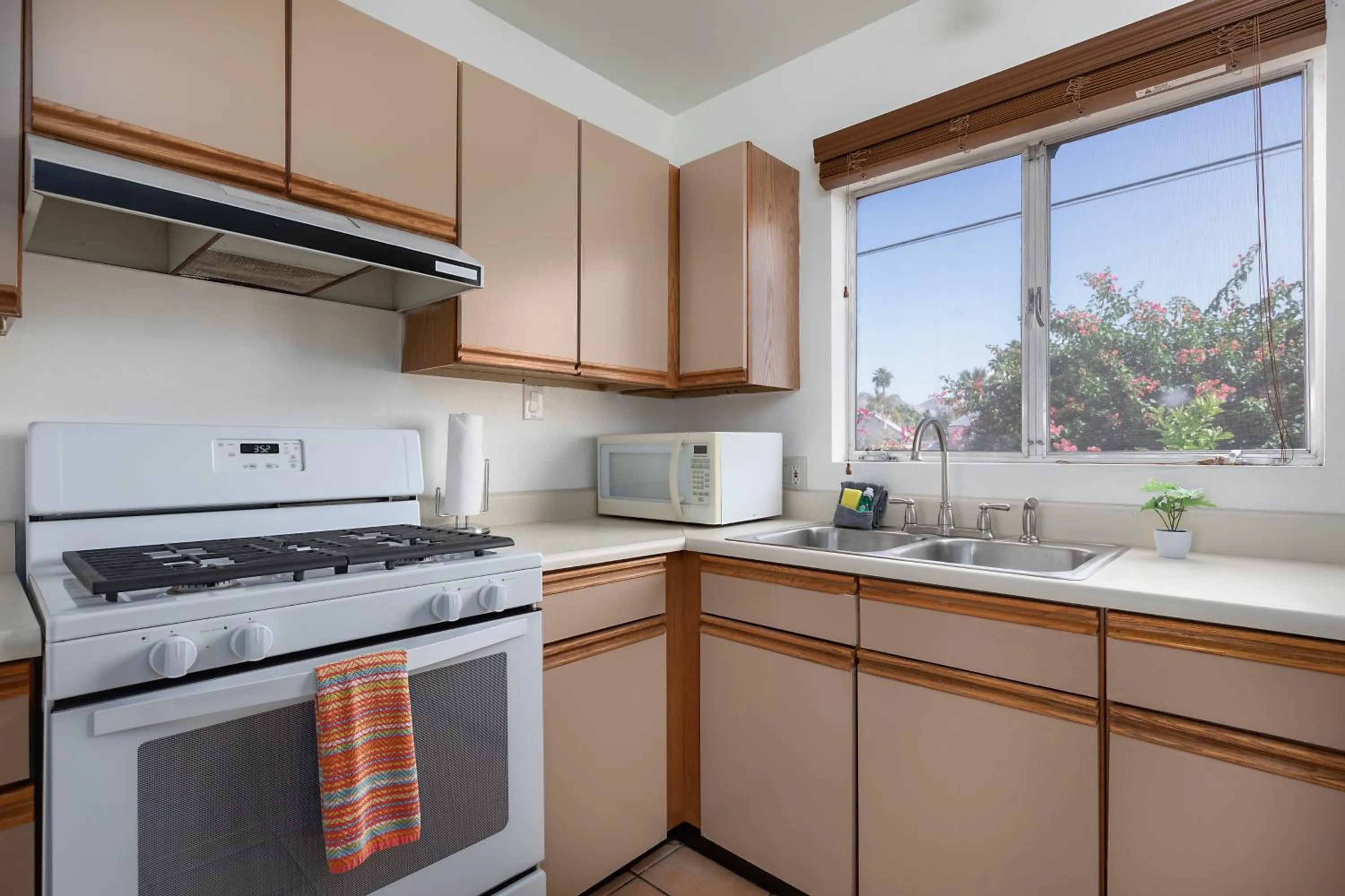 Kitchen or kitchenette in Float Palm Springs - Adults Only