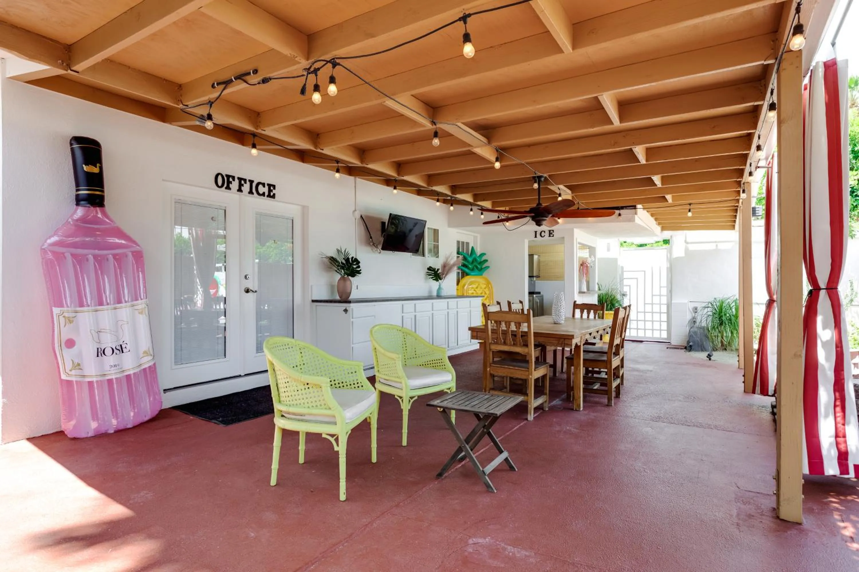 Patio in Float Palm Springs - Adults Only