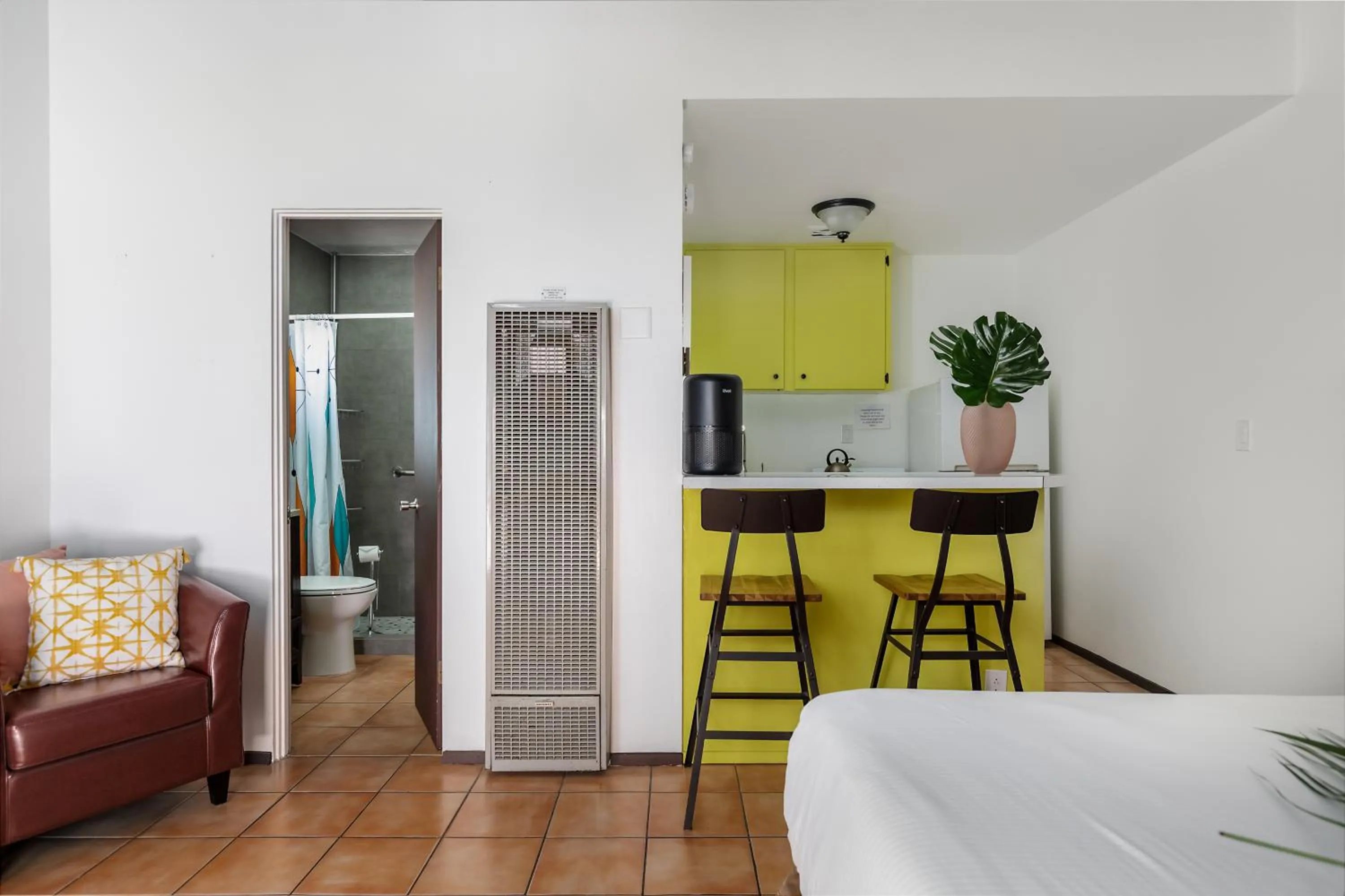 Kitchen or kitchenette, Bed in Float Palm Springs - Adults Only