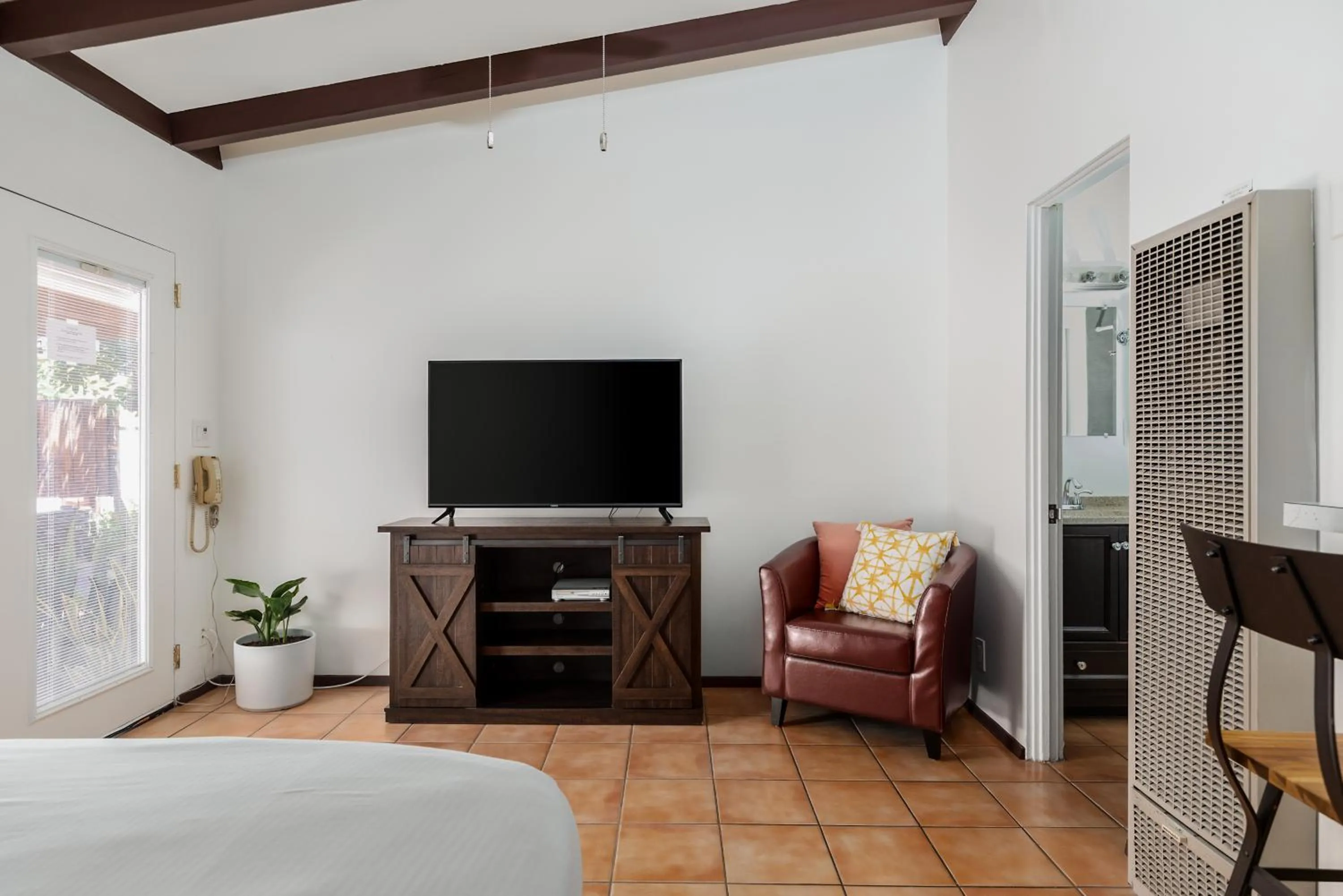 TV and multimedia, Bed in Float Palm Springs - Adults Only