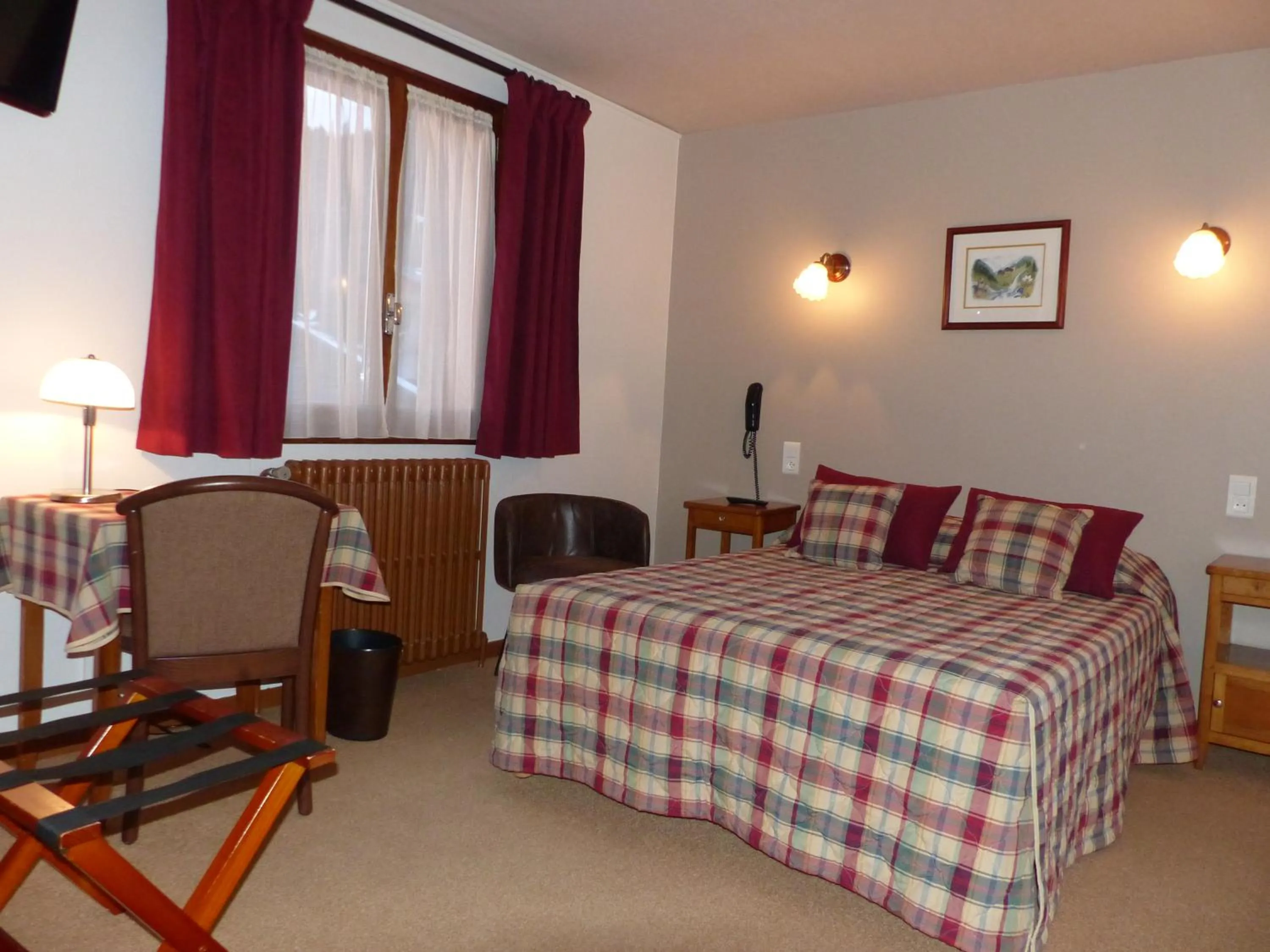 Photo of the whole room, Bed in Hôtel Bellachat