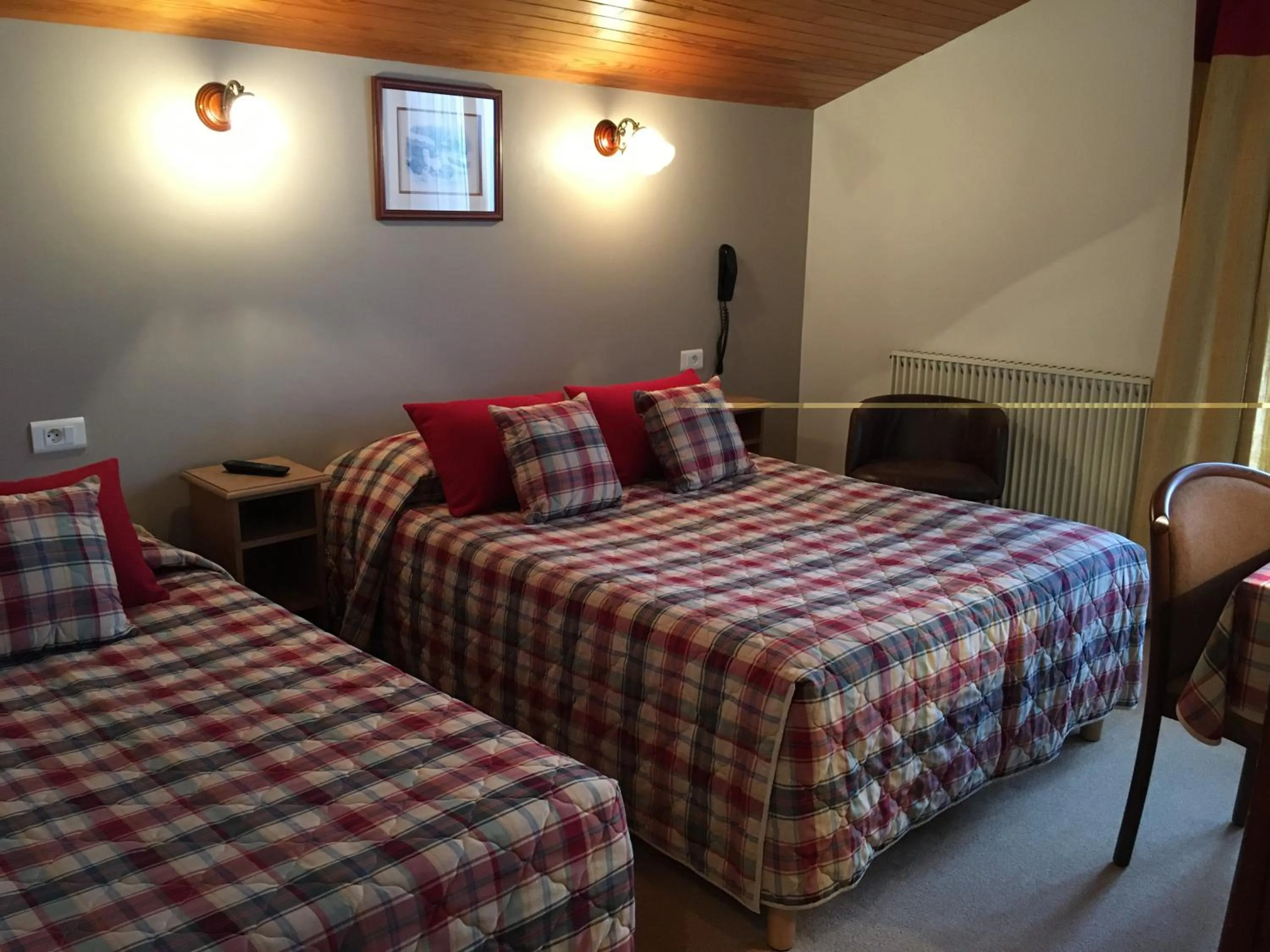 Photo of the whole room, Bed in Hôtel Bellachat