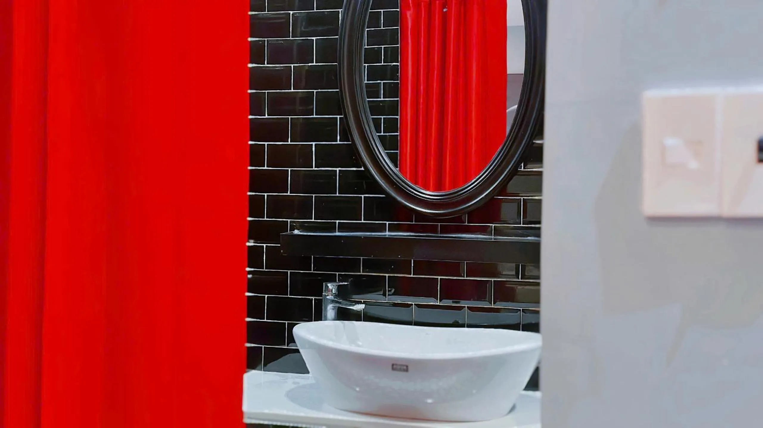 TTR Skypool View Hotel