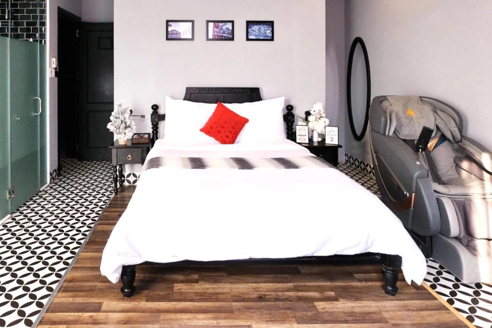 Bed in TTR Skypool View Hotel