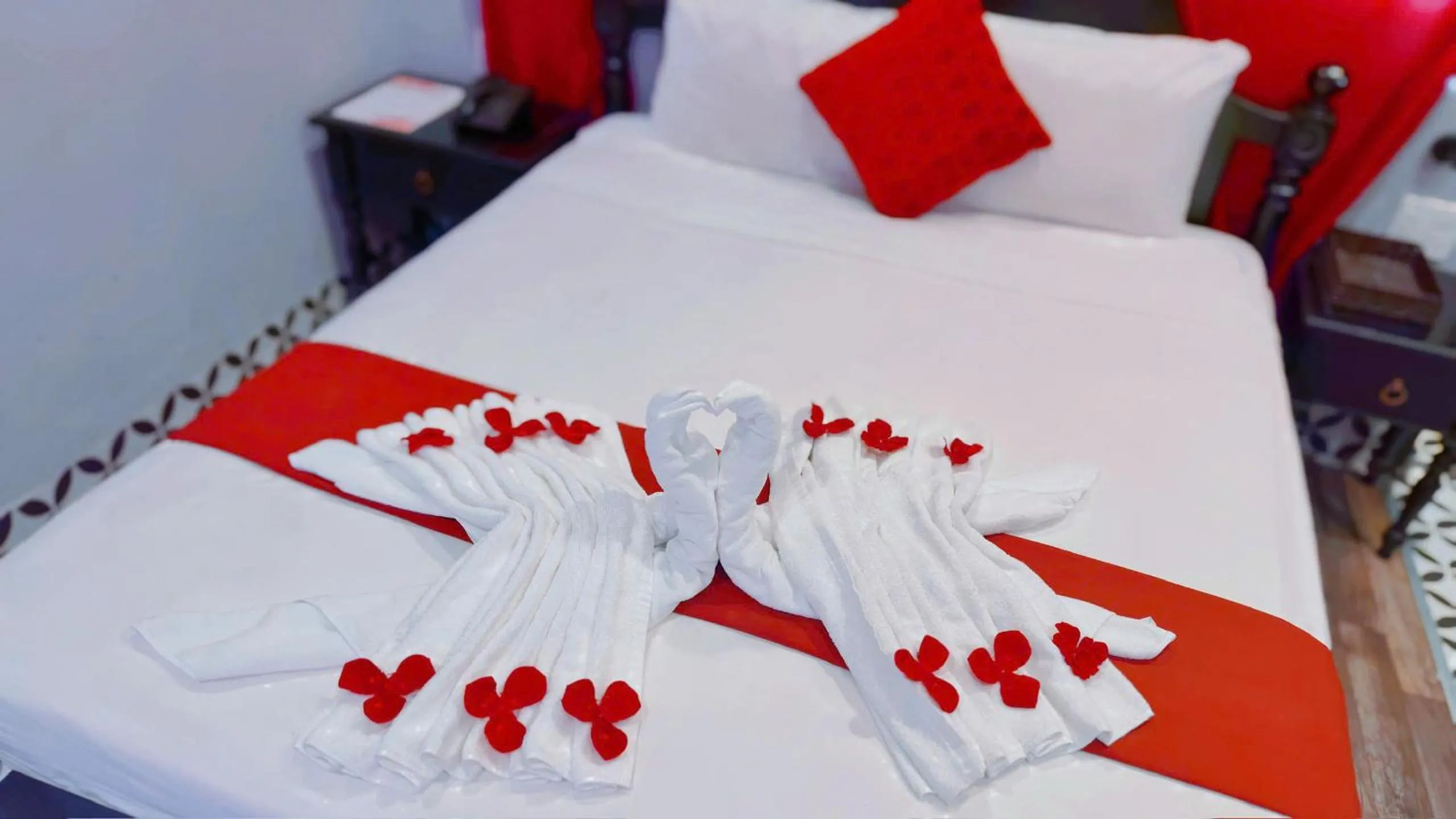 Bed in TTR Skypool View Hotel