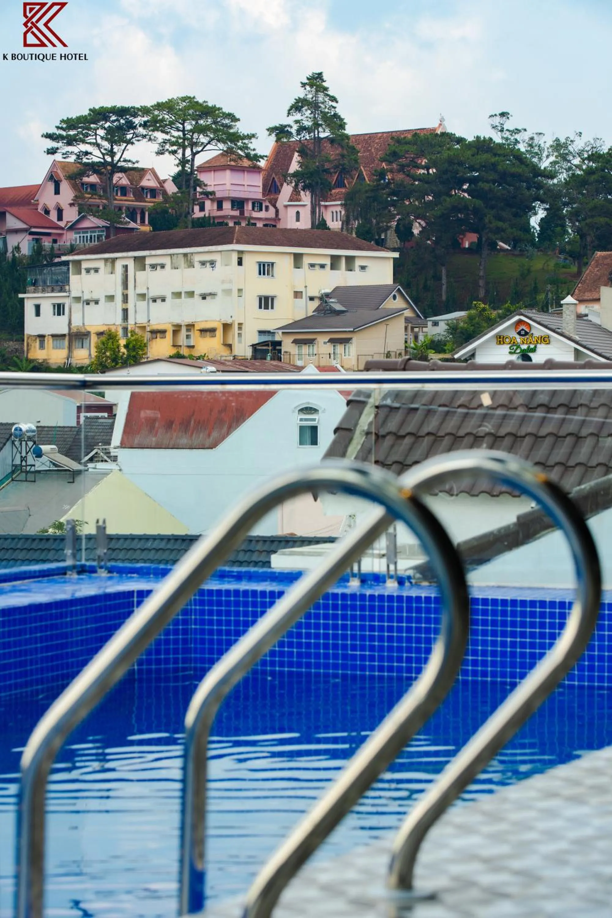Swimming pool in TTR Skypool View Hotel