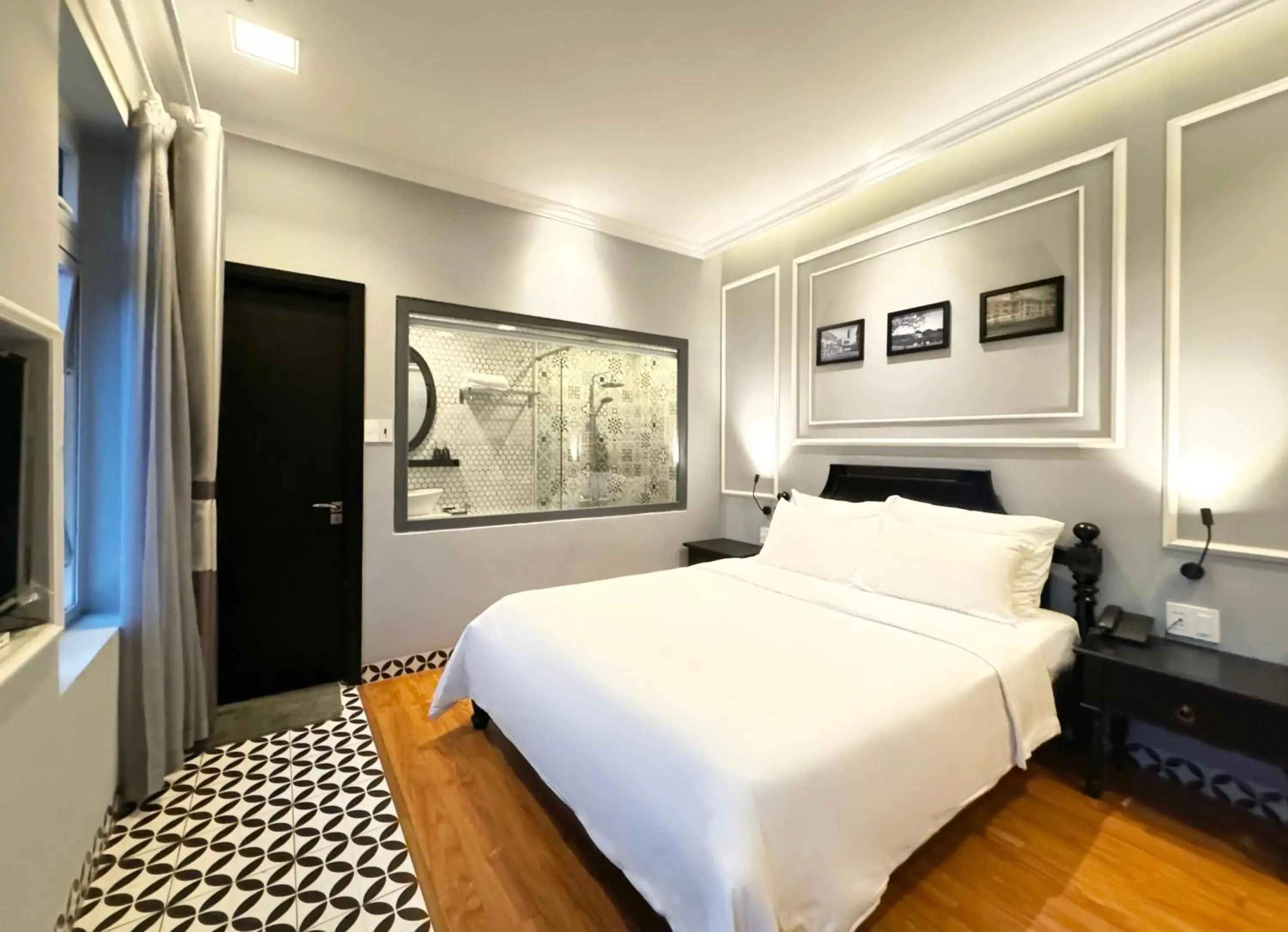 Deluxe Double Room in TTR Skypool View Hotel Deluxe Double Room in TTR Skypool View Hotel