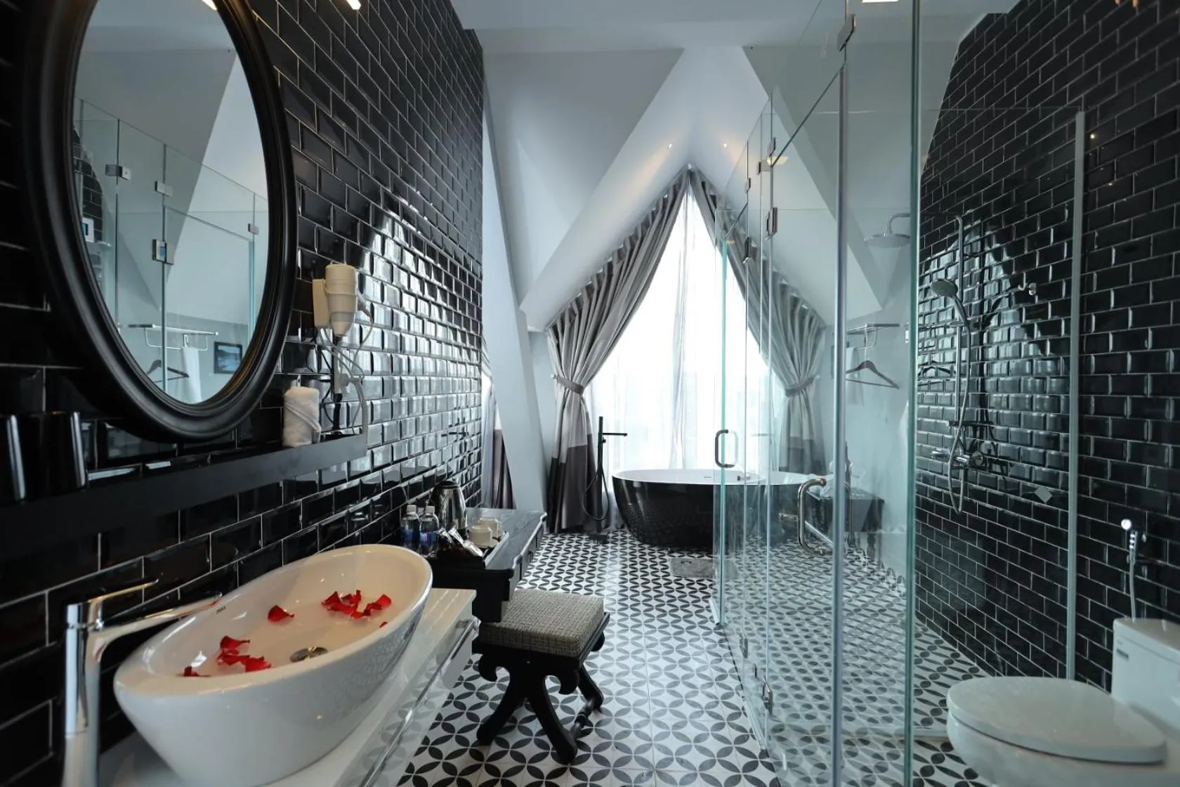 TTR Skypool View Hotel