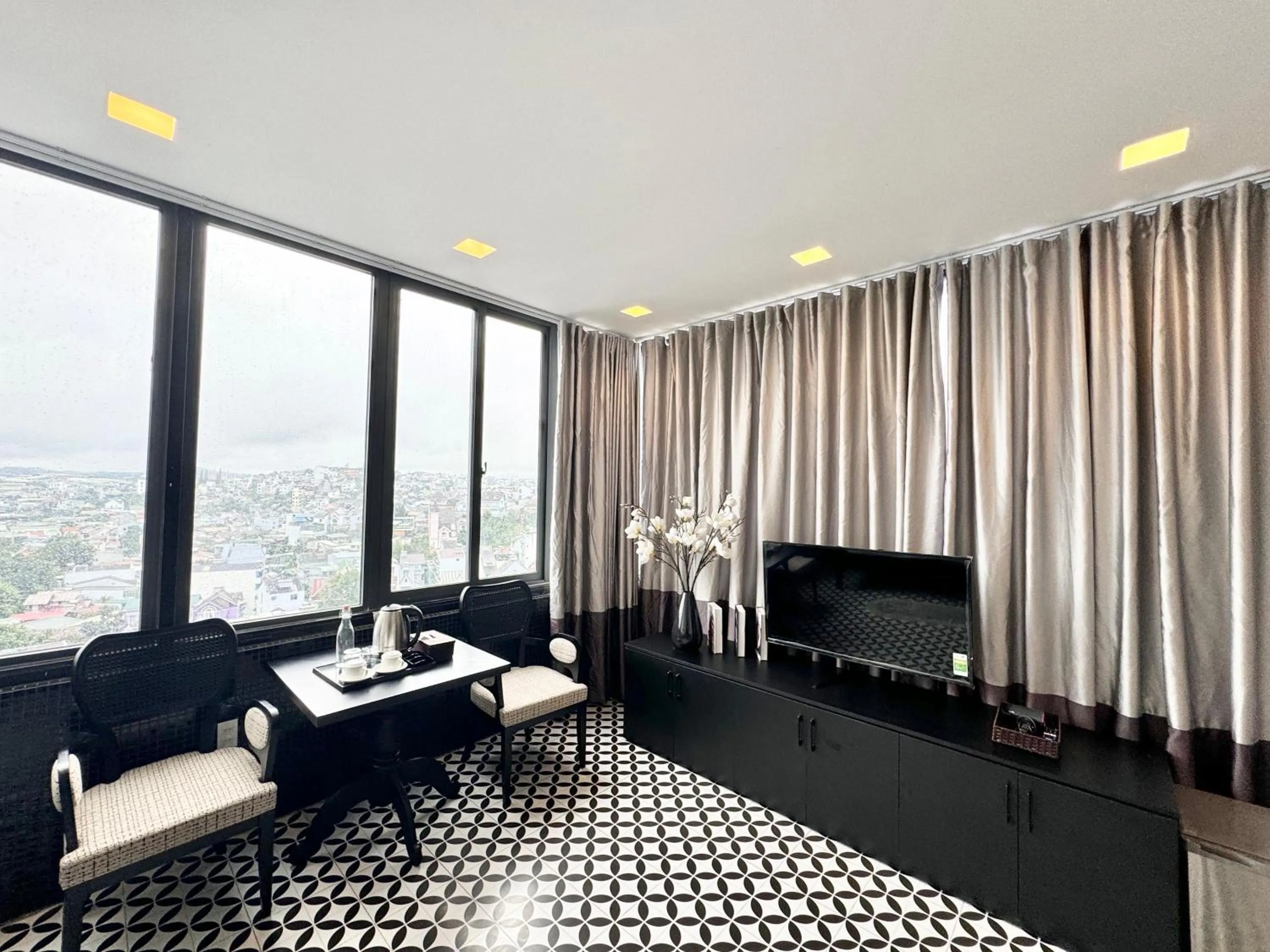 TTR Skypool View Hotel