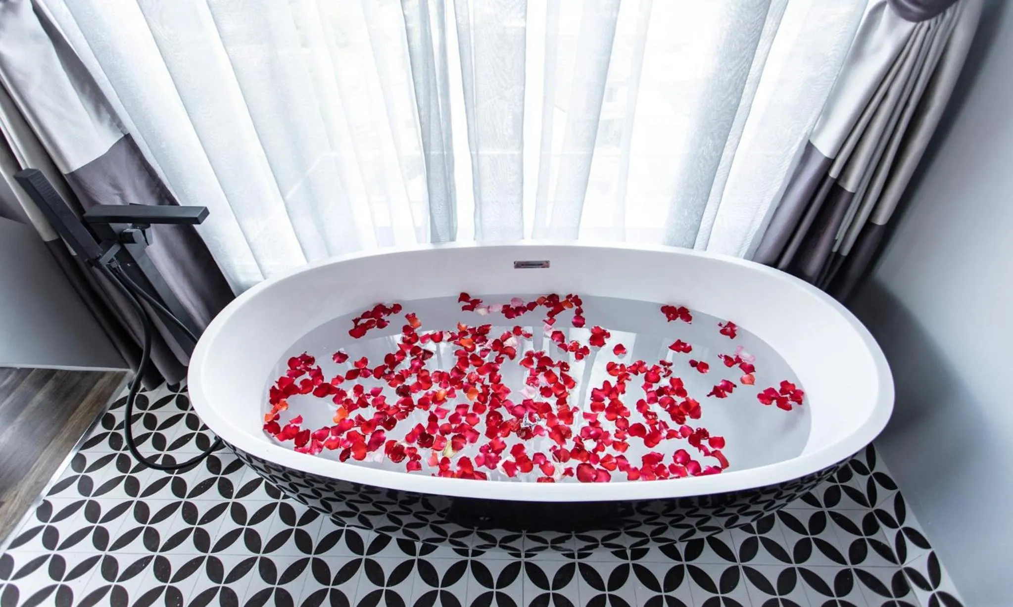 TTR Skypool View Hotel