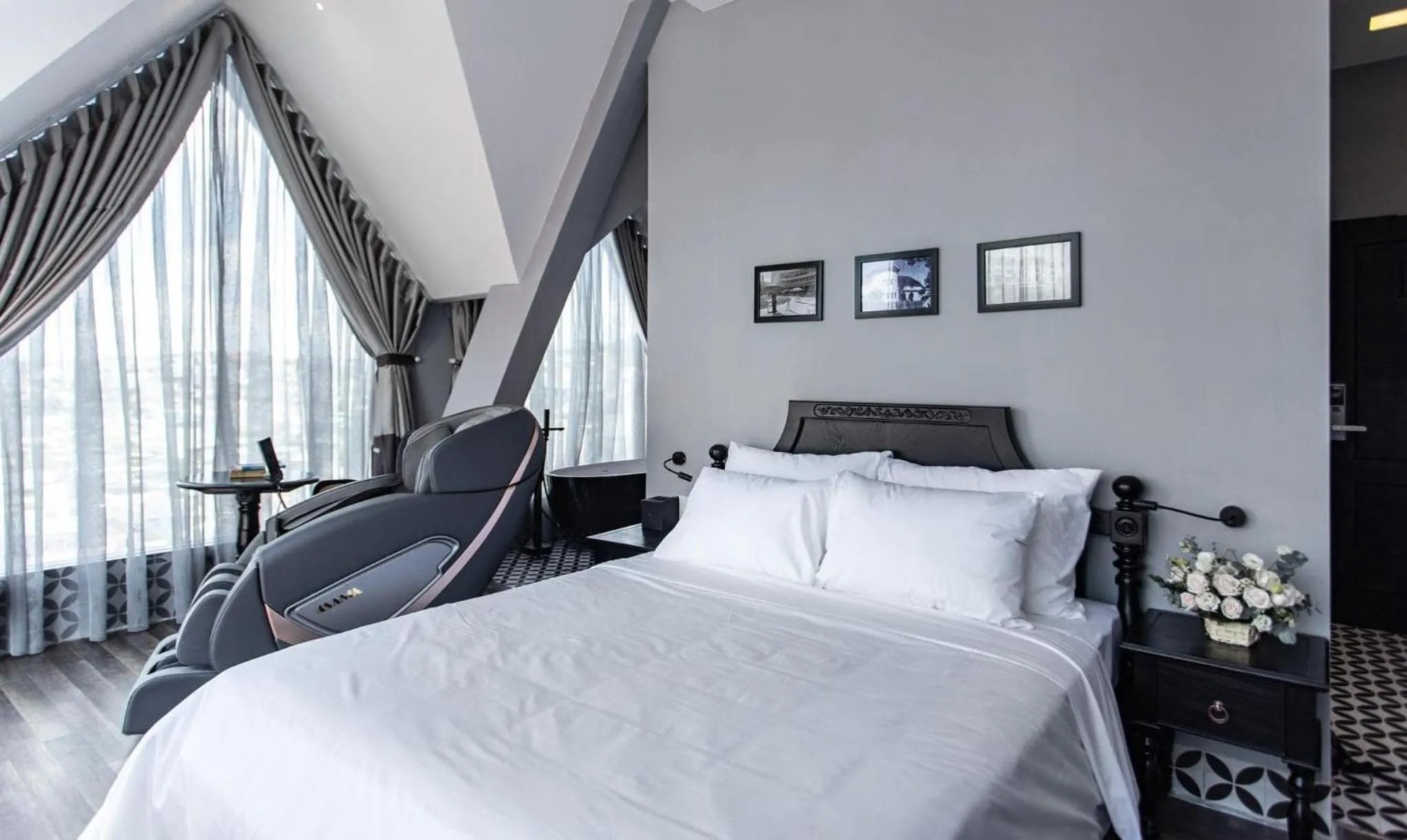 Bed in TTR Skypool View Hotel