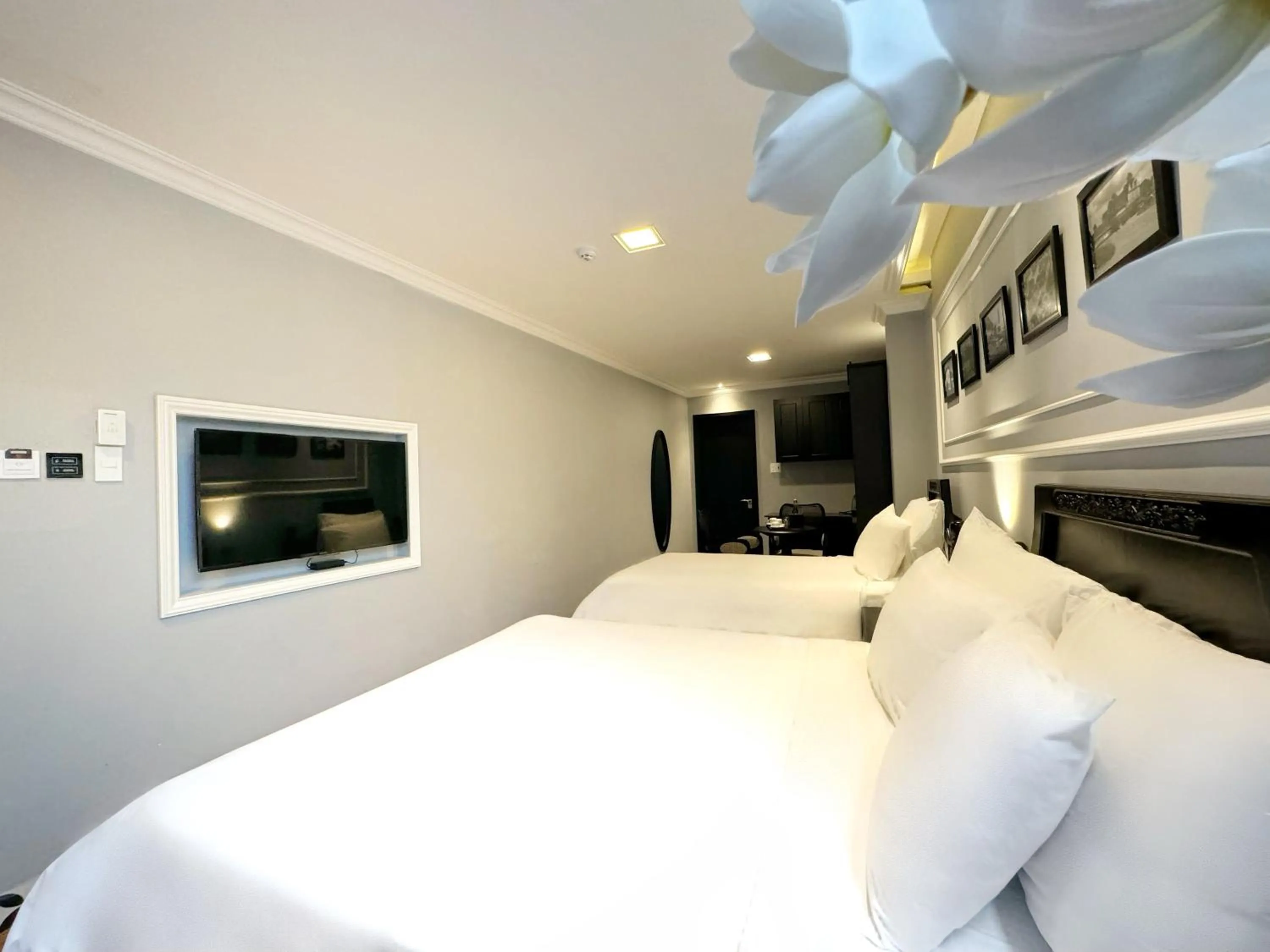 Bed in TTR Skypool View Hotel