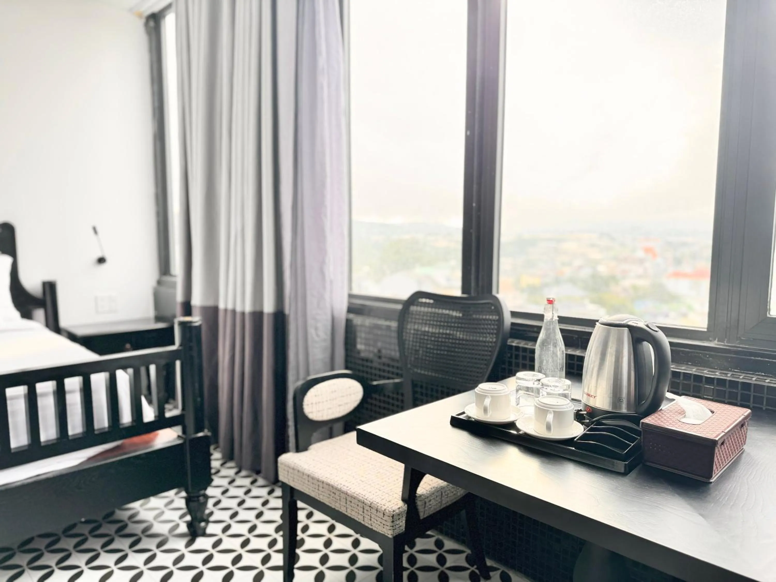 TTR Skypool View Hotel