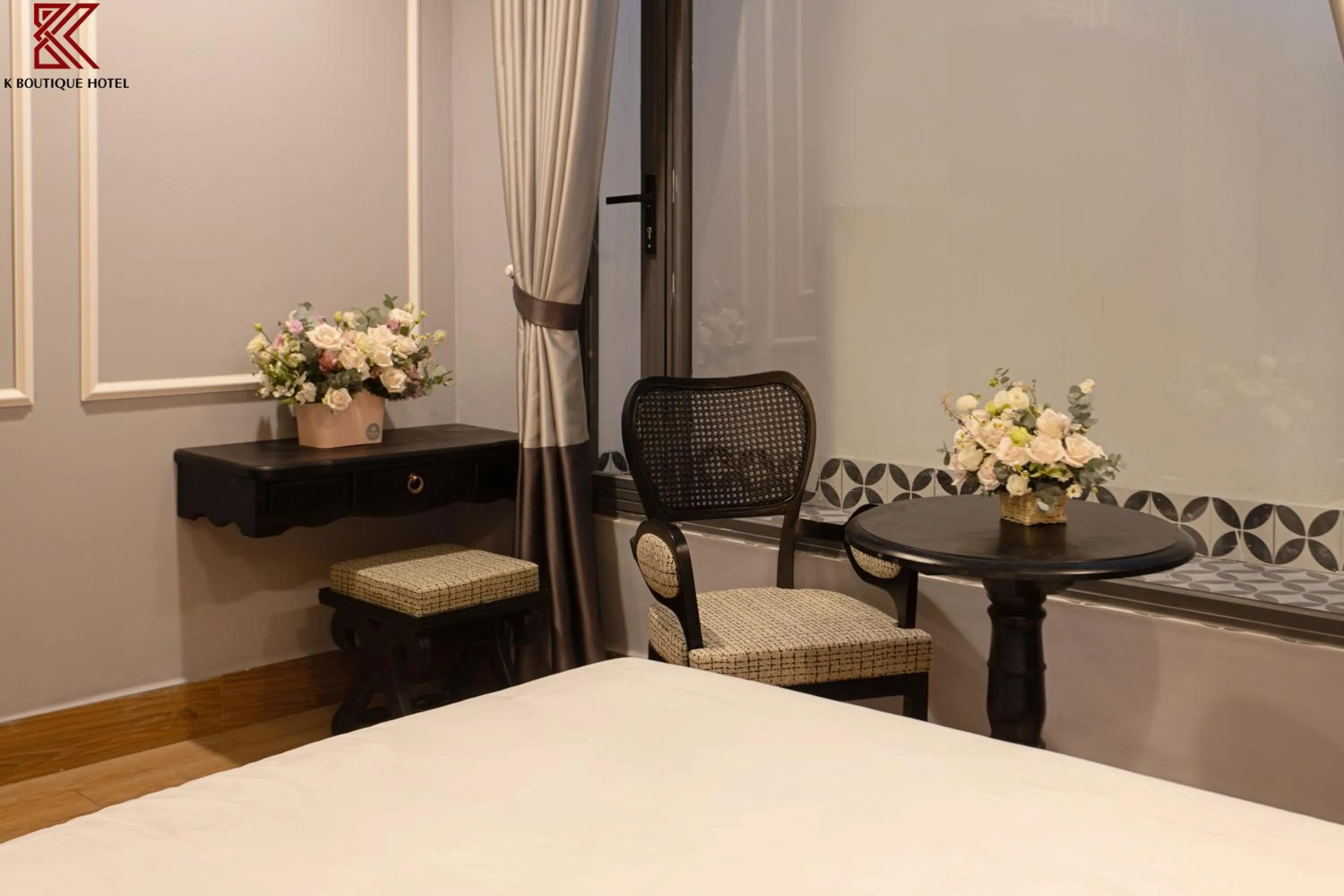 Living room, Bed in TTR Skypool View Hotel