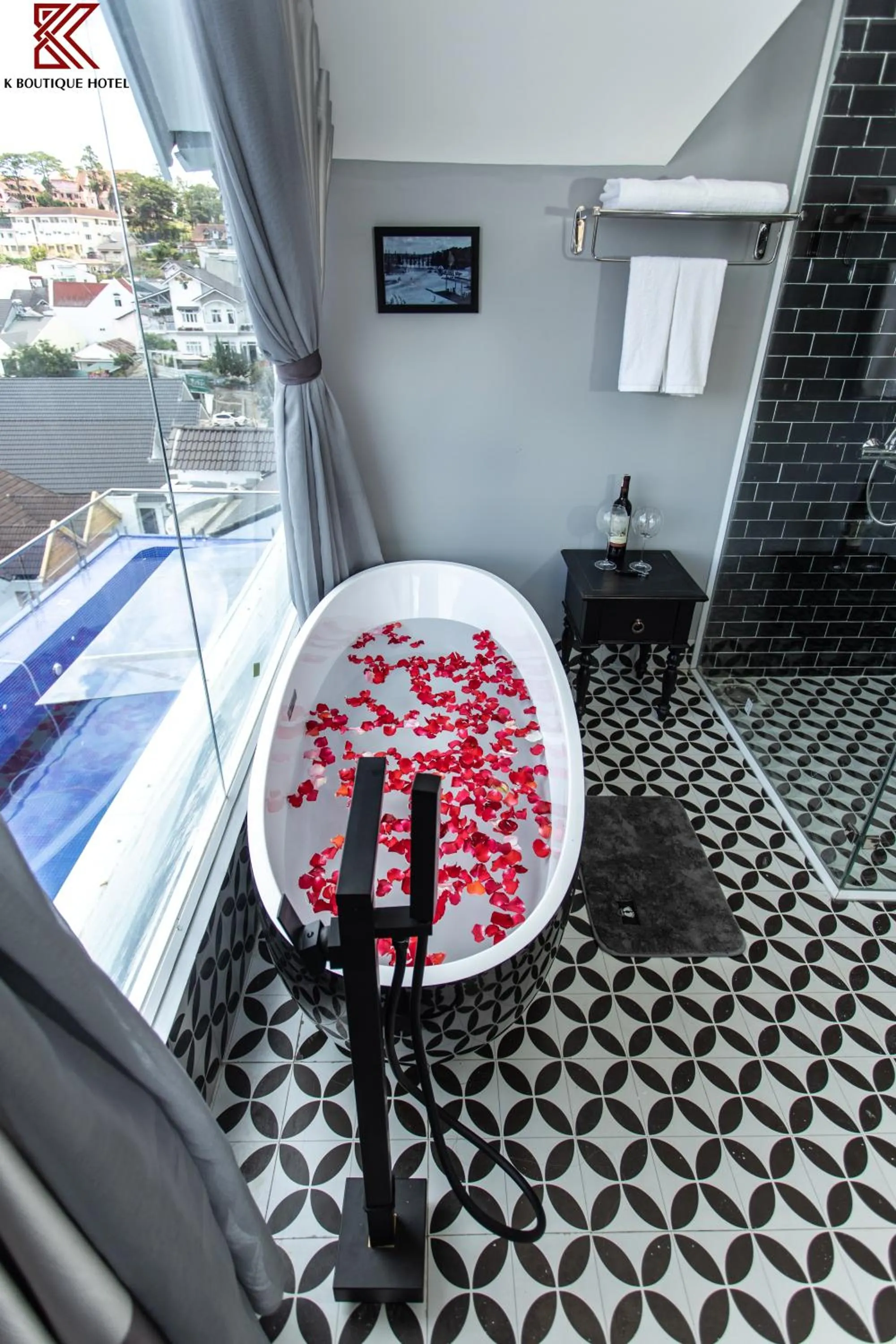 Shower in TTR Skypool View Hotel