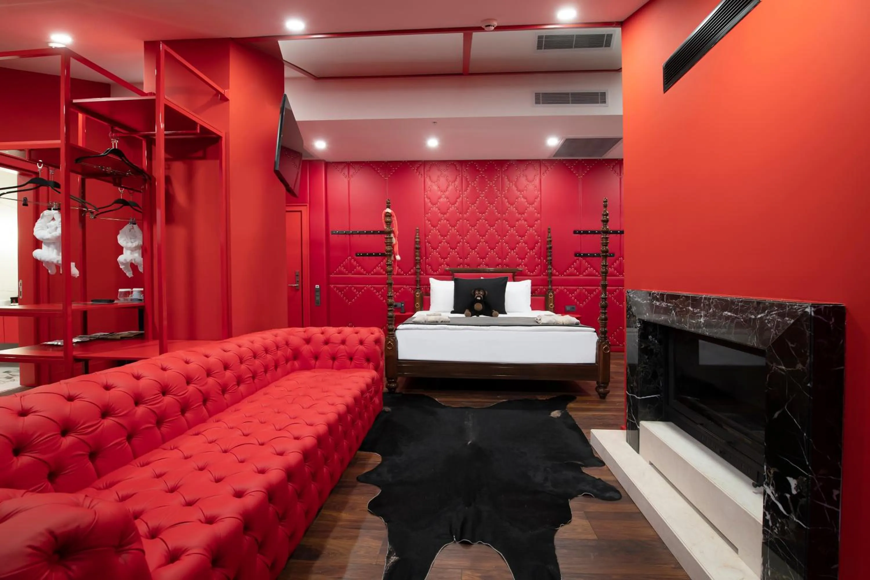 Photo of the whole room, Bed in Lucky Monkey Hotel