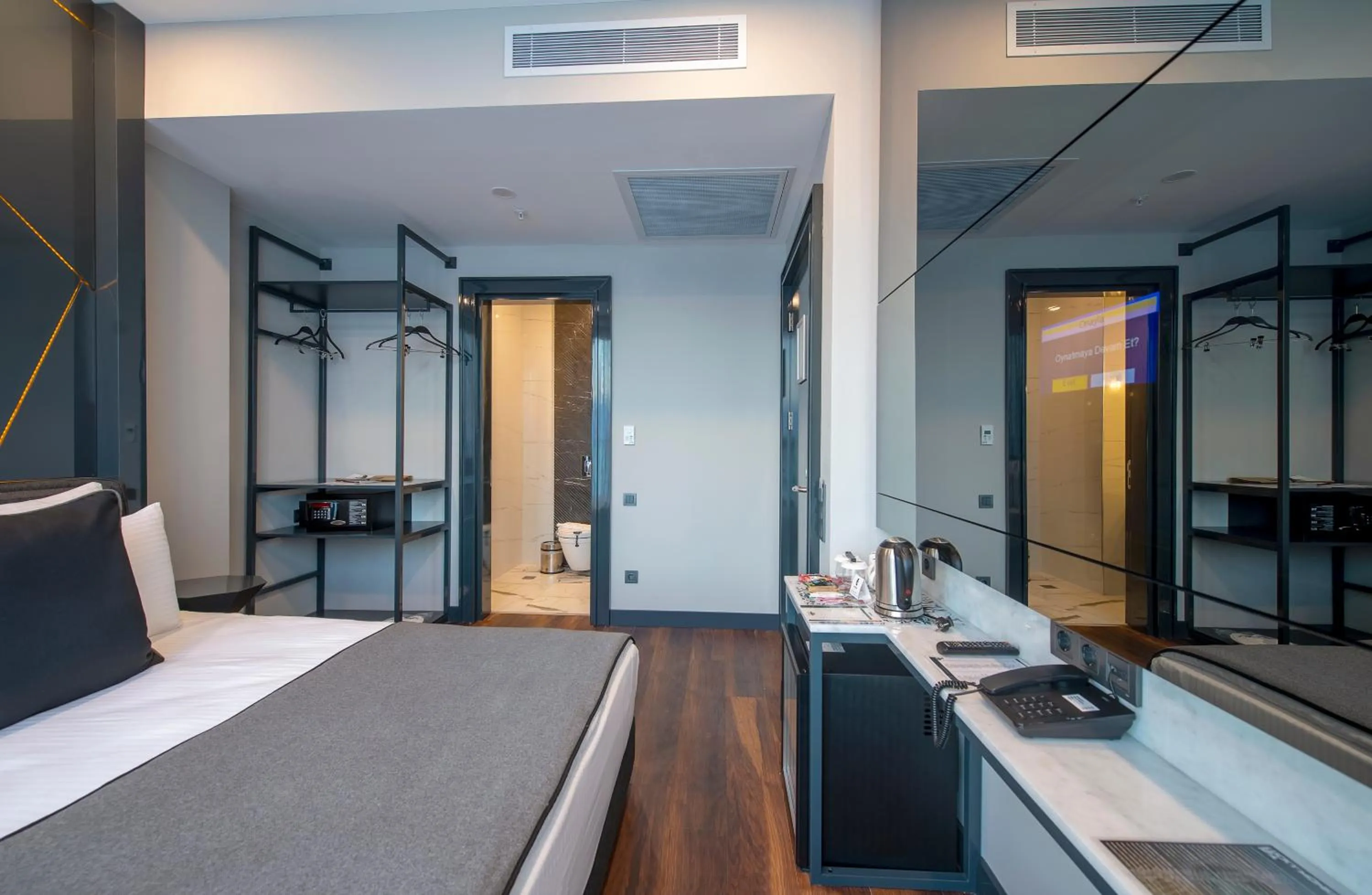 Photo of the whole room, Bed in Lucky Monkey Hotel