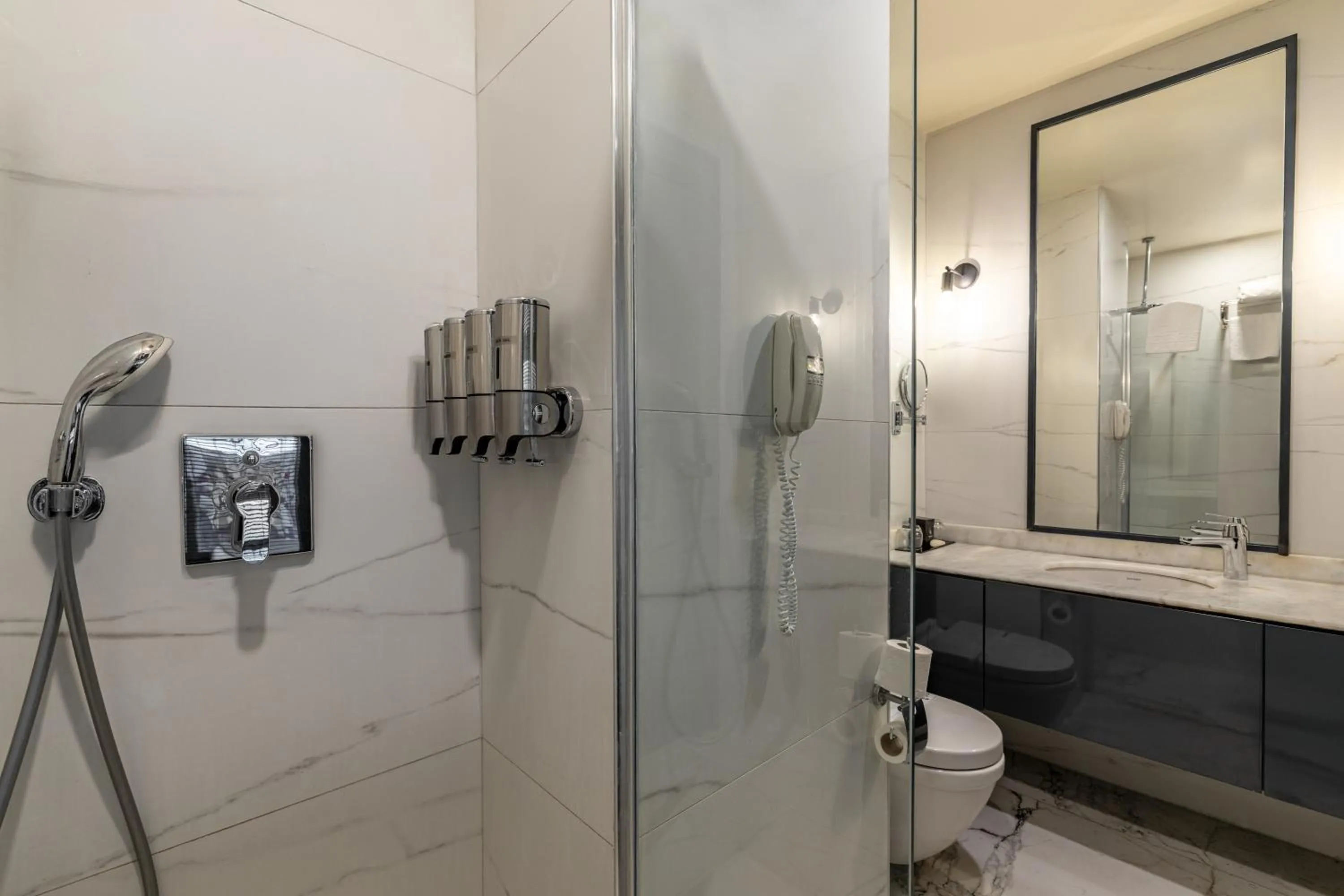 Shower in Lucky Monkey Hotel