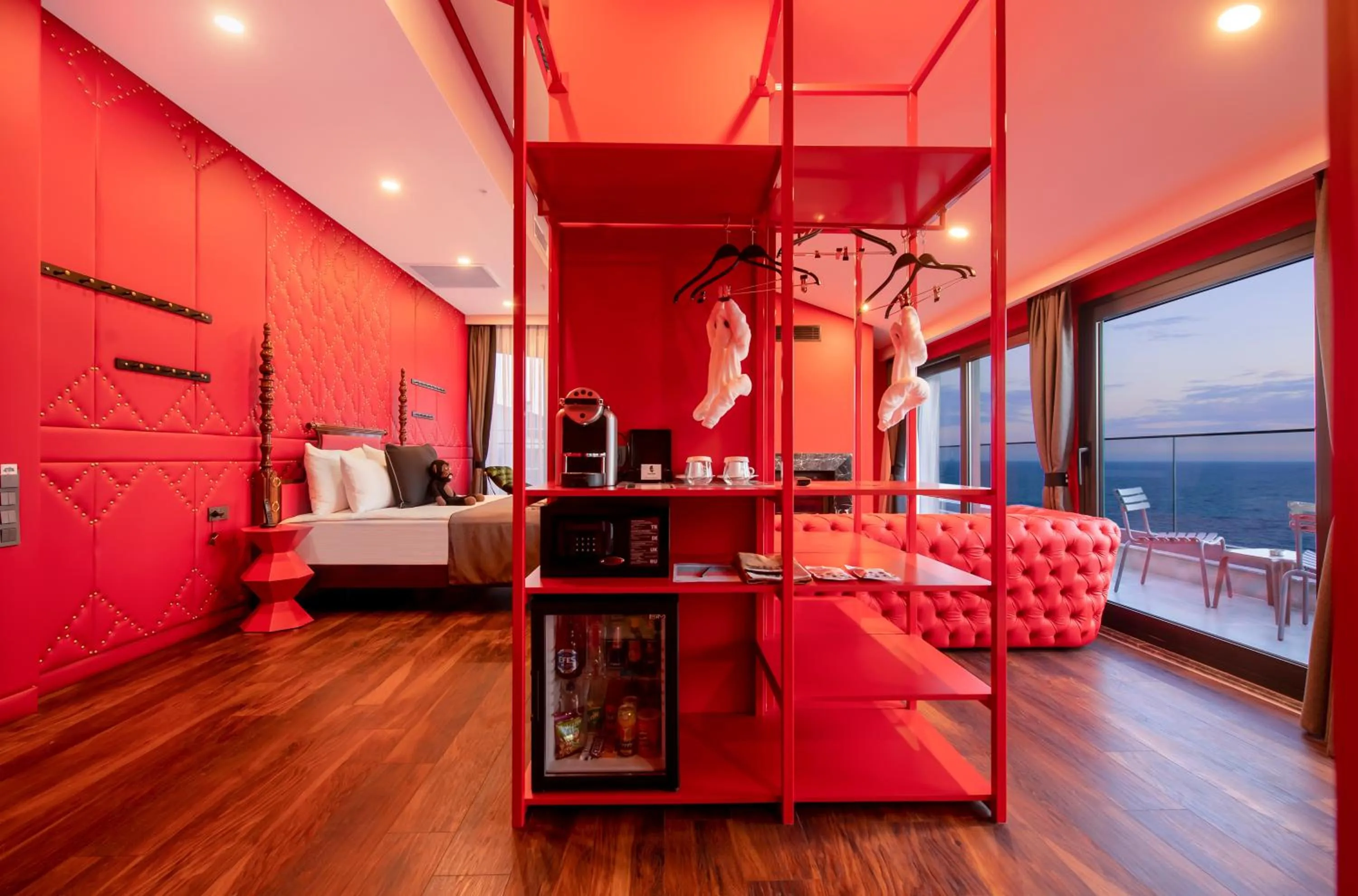 Photo of the whole room, Bed in Lucky Monkey Hotel