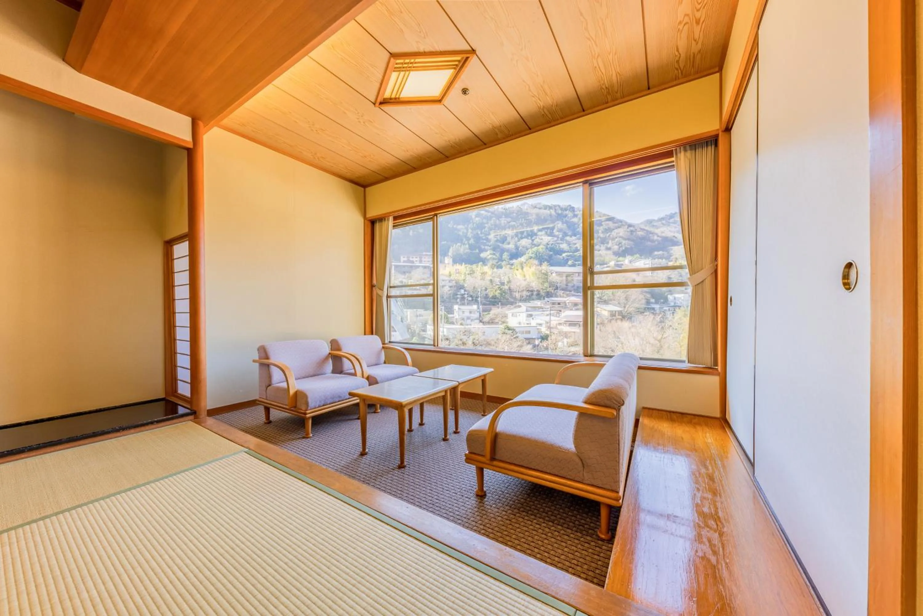 Living room, Bed in Hakone Yumoto Onsen Hotel Kajikaso