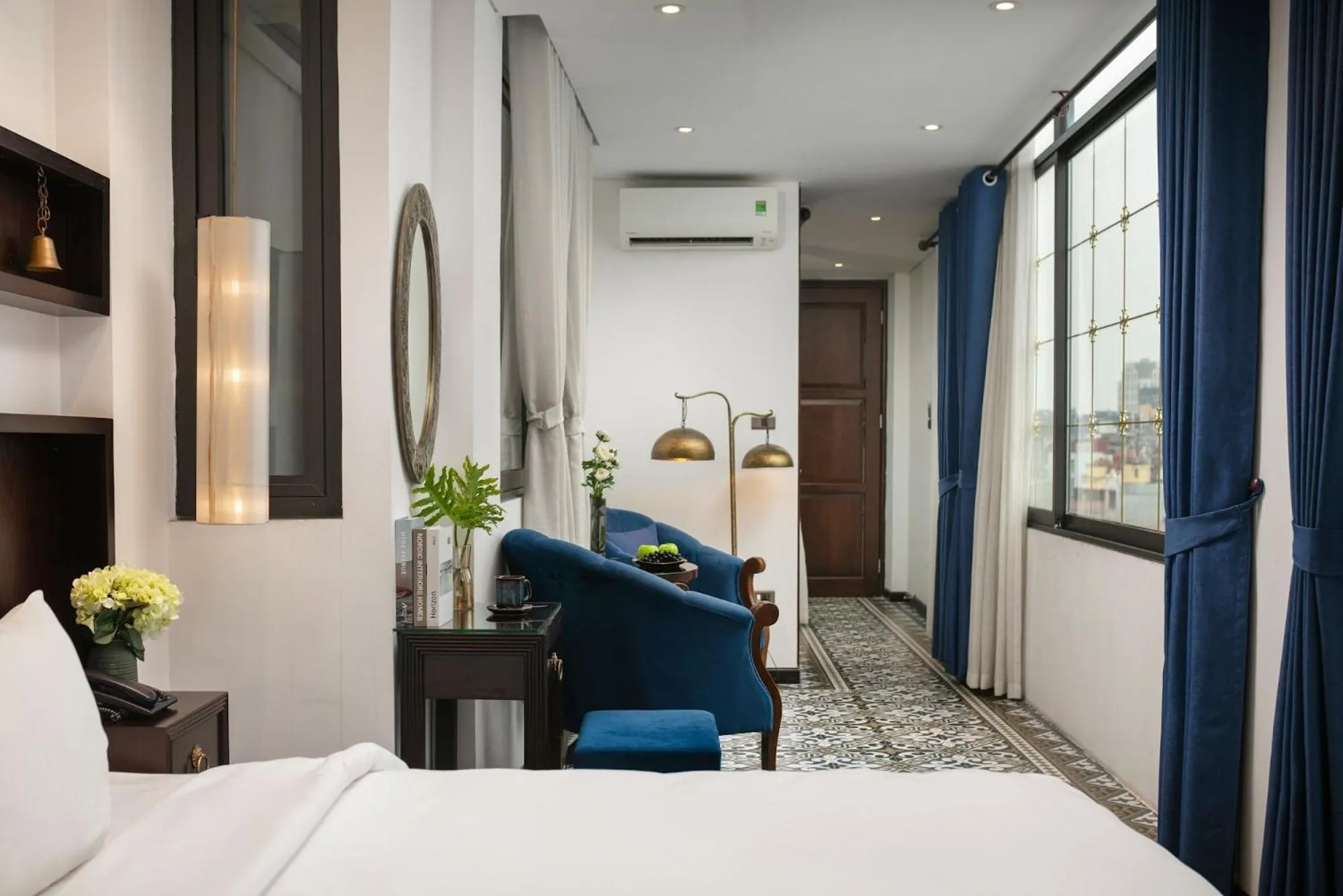 Seating area, Bed in Carillon Boutique Hotel