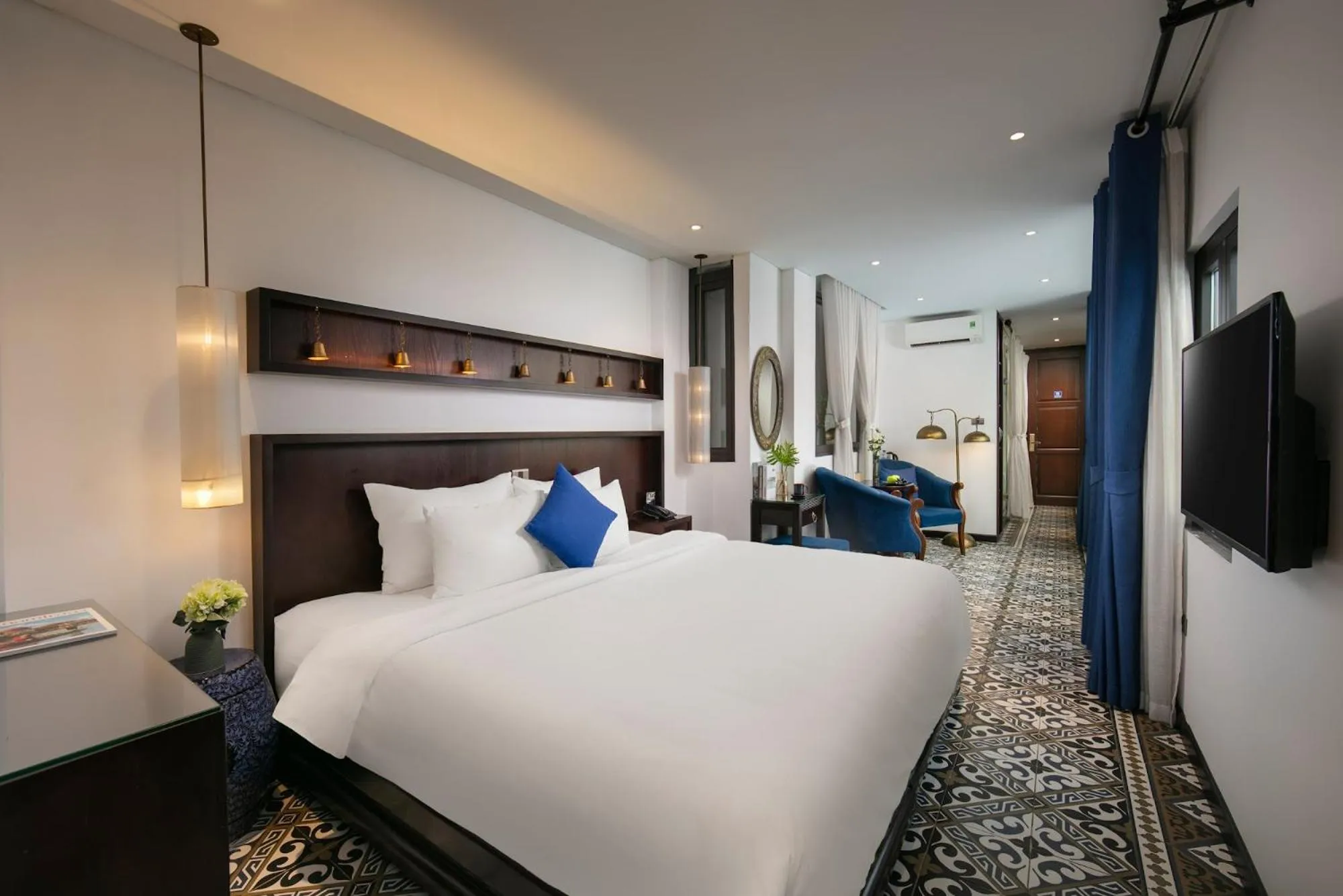 Photo of the whole room, Bed in Carillon Boutique Hotel