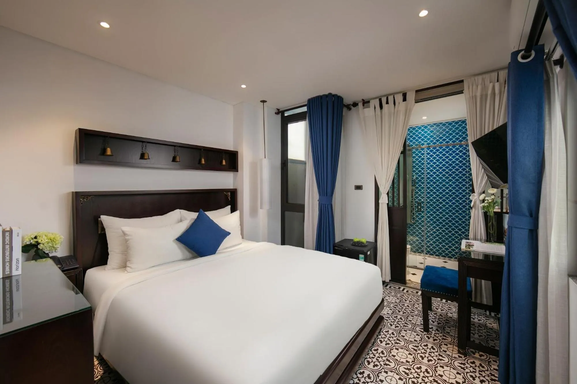 Photo of the whole room, Bed in Carillon Boutique Hotel