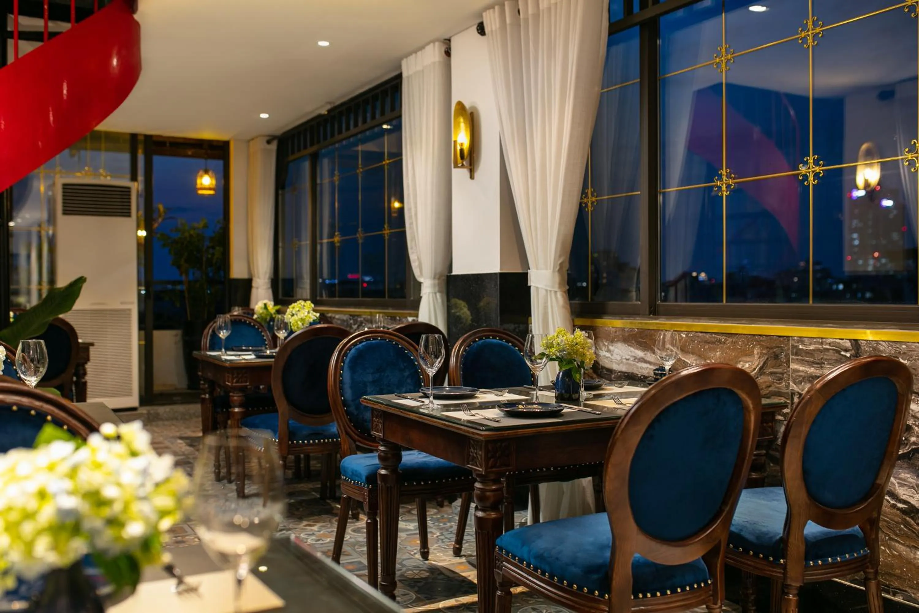 Restaurant/places to eat in Carillon Boutique Hotel