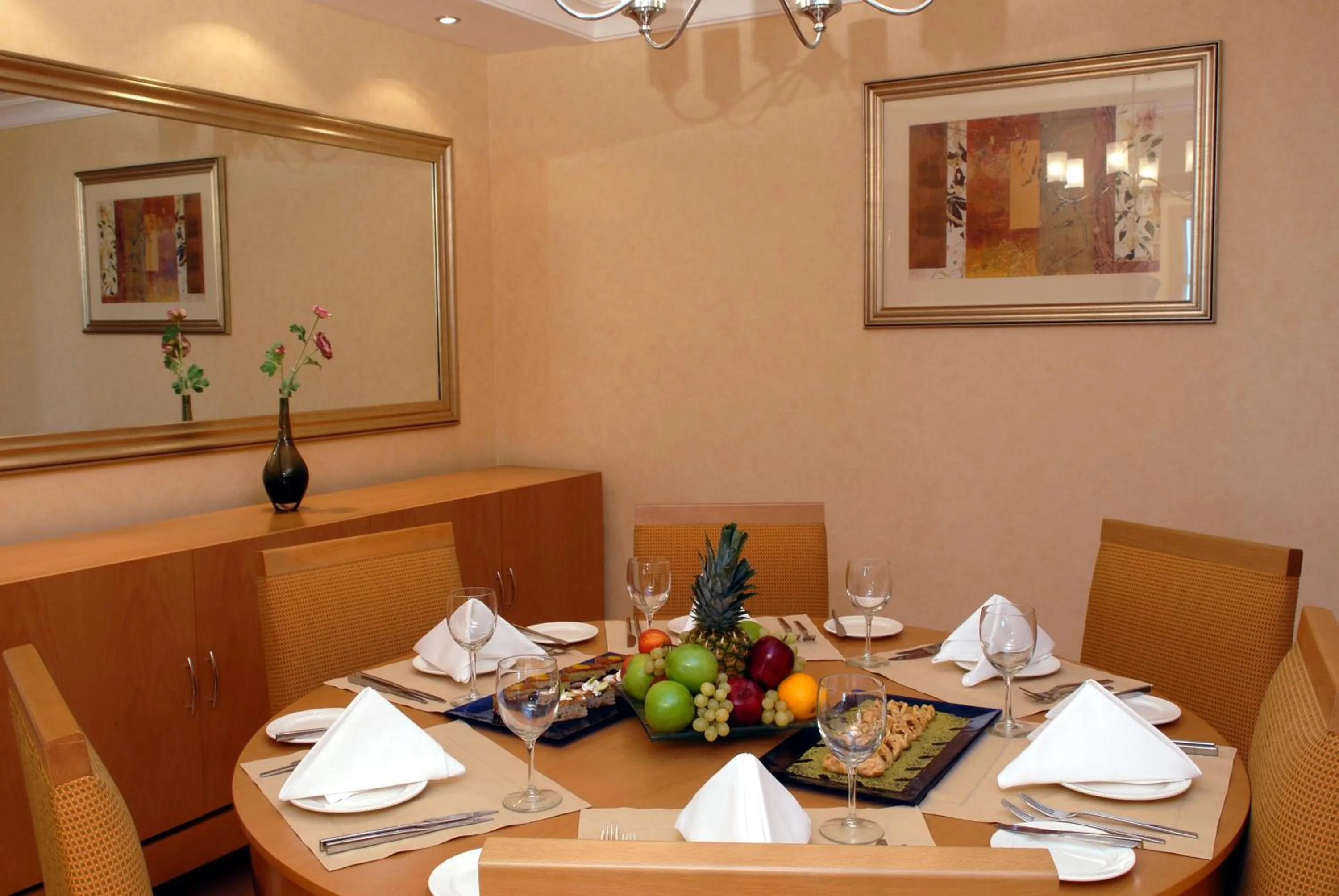Dining area in Copthorne Al Jahra Hotel & Resort