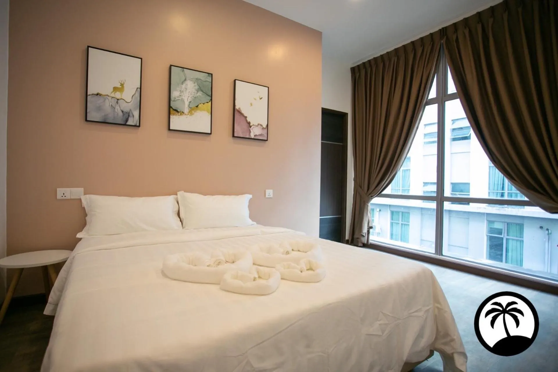 Bedroom, Bed in Paradise Suite at KK Times Square, beside Imago