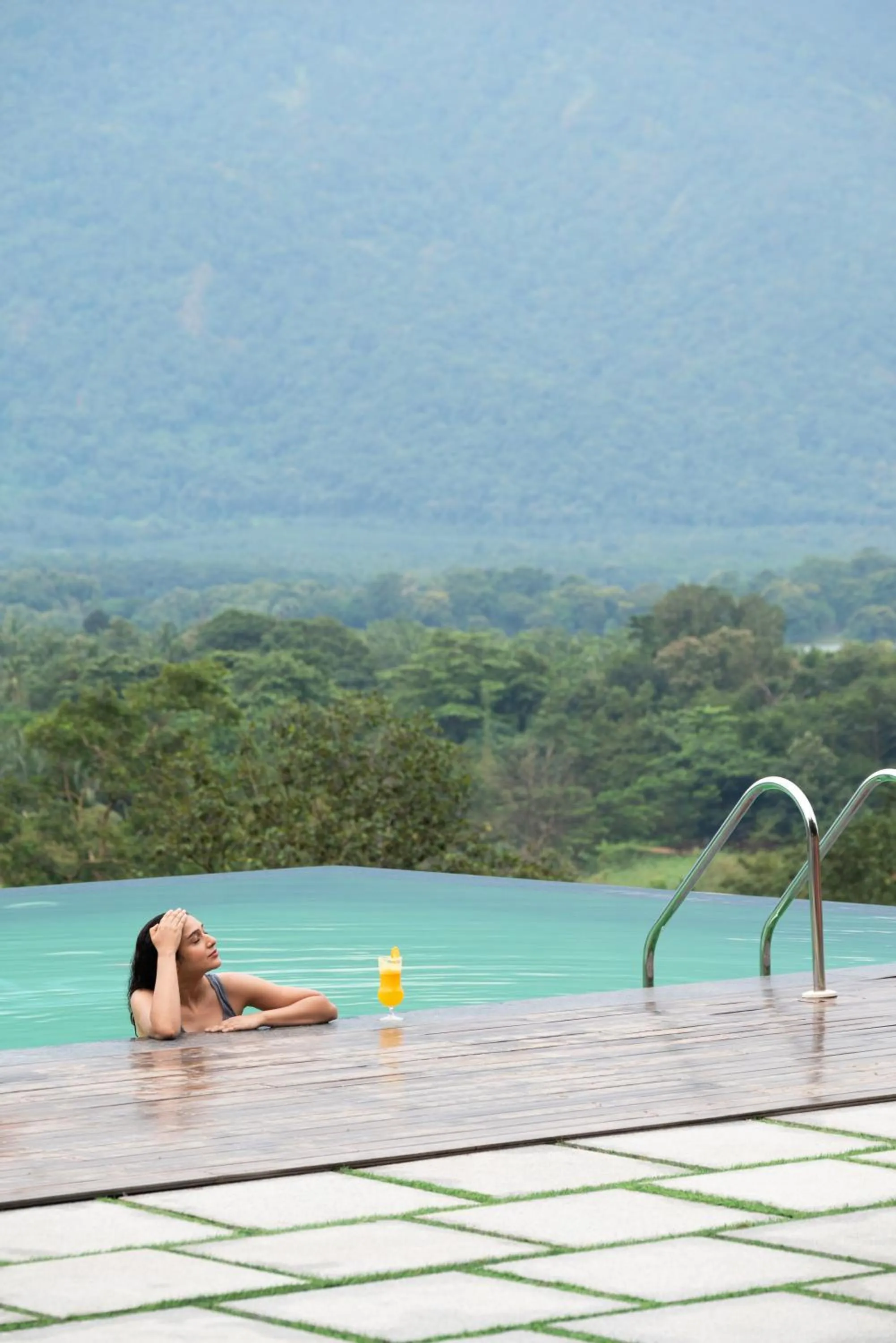 Swimming pool in Au Revoir Wellness Resort, Malampuzha