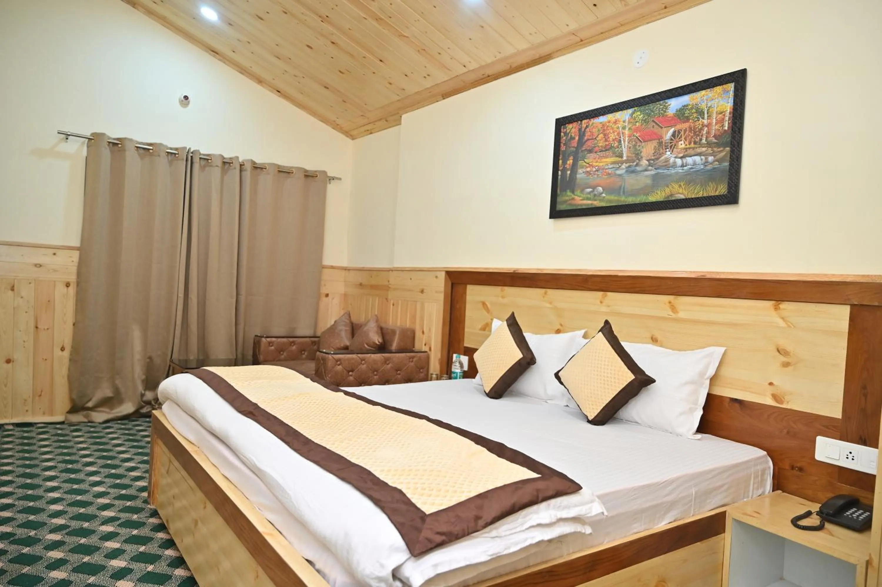 Bed in Kasauli Nature Inn