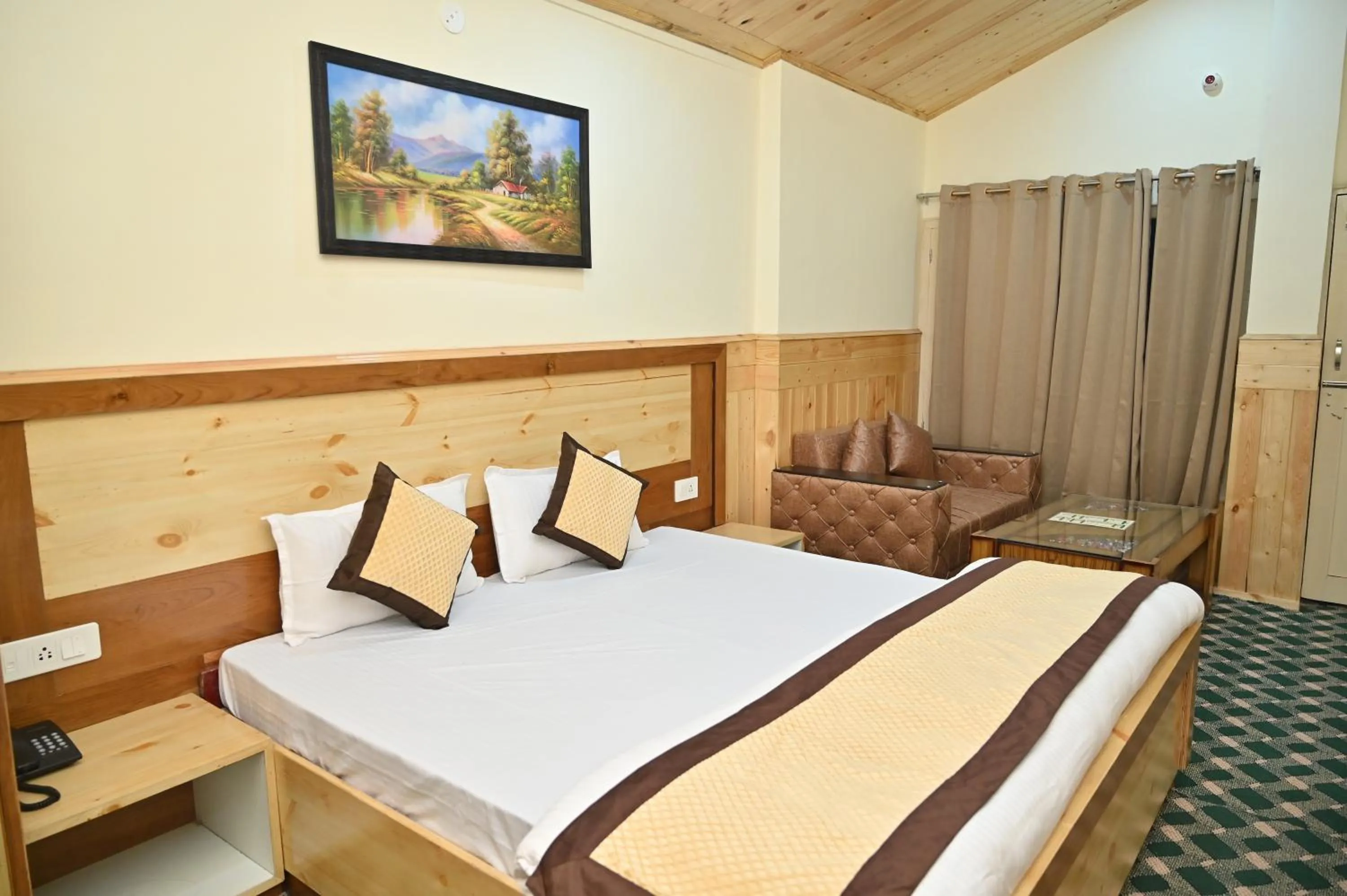 Bed in Kasauli Nature Inn