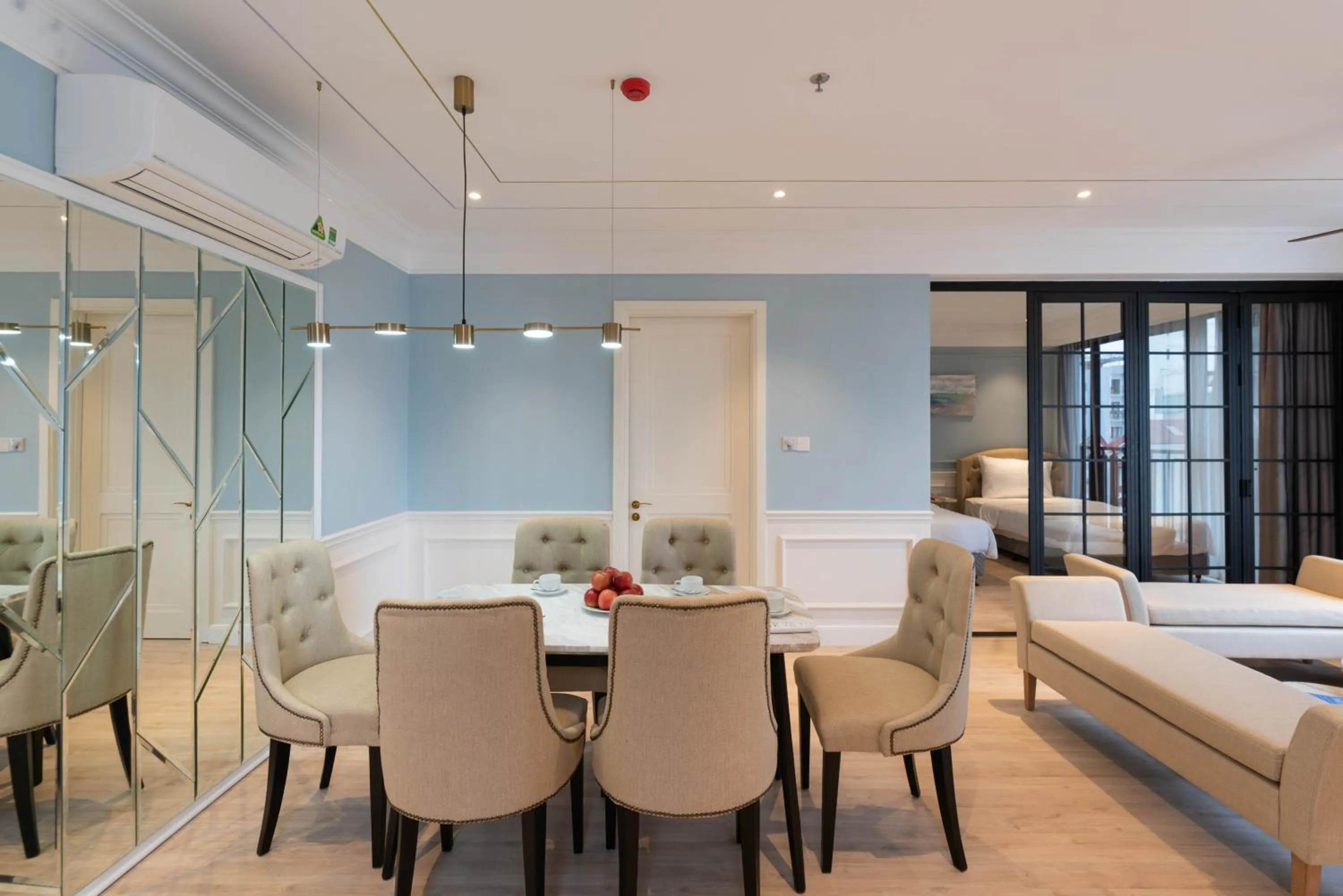 Dining area, Bed in Louis Mo Apartment