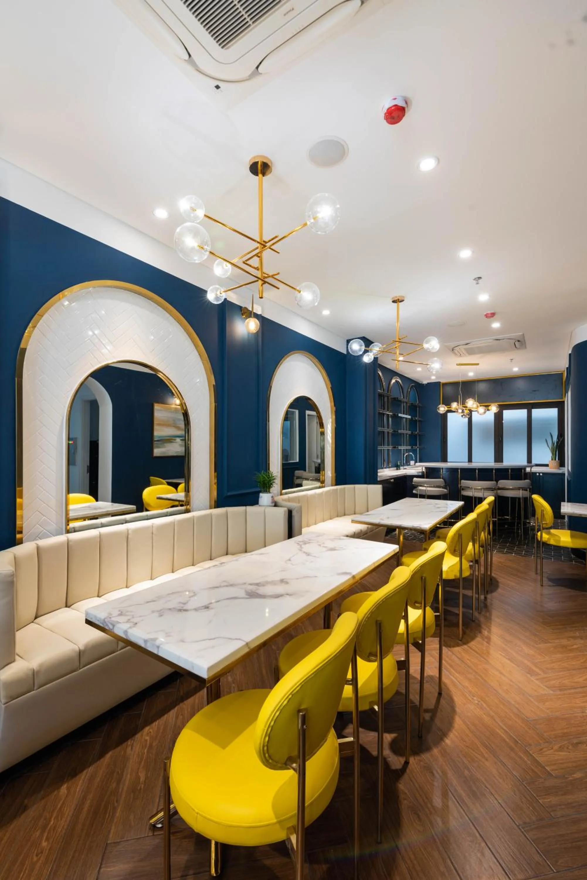 Restaurant/places to eat in Louis Mo Apartment