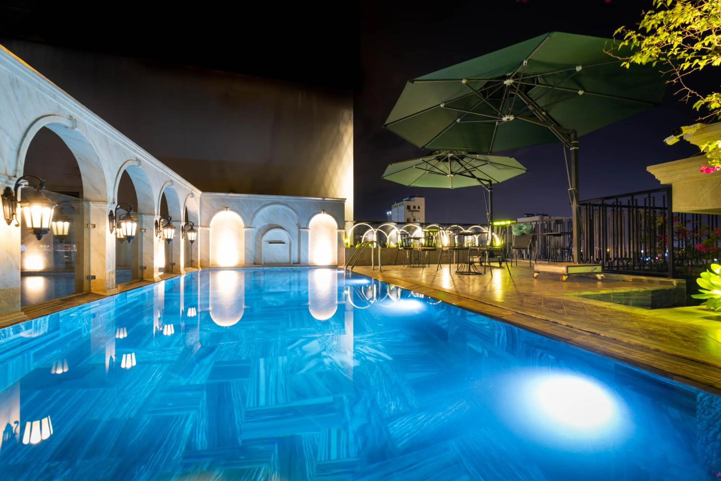 Swimming pool in Louis Mo Apartment